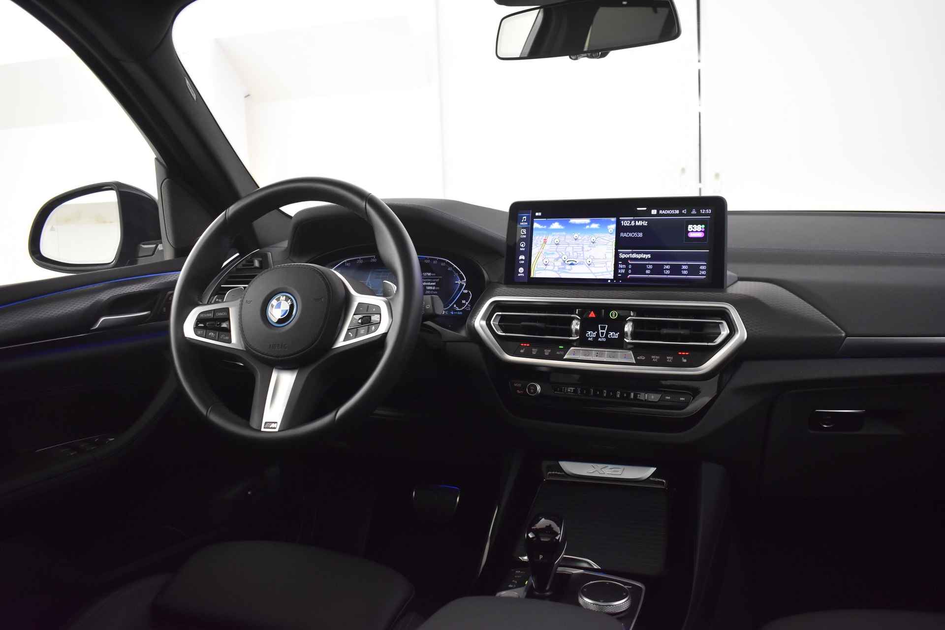 BMW X3 xDrive30e High Executive M Sport Automaat / Panoramadak / Sportstoelen / Stoelverwarming / Adaptieve LED / Harman Kardon / Live Cockpit Professional / Gesture Control - 19/56