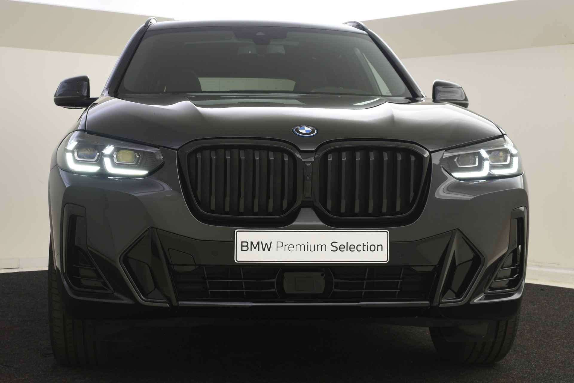 BMW X3 xDrive30e High Executive M Sport Automaat / Panoramadak / Sportstoelen / Stoelverwarming / Adaptieve LED / Harman Kardon / Live Cockpit Professional / Gesture Control - 22/56