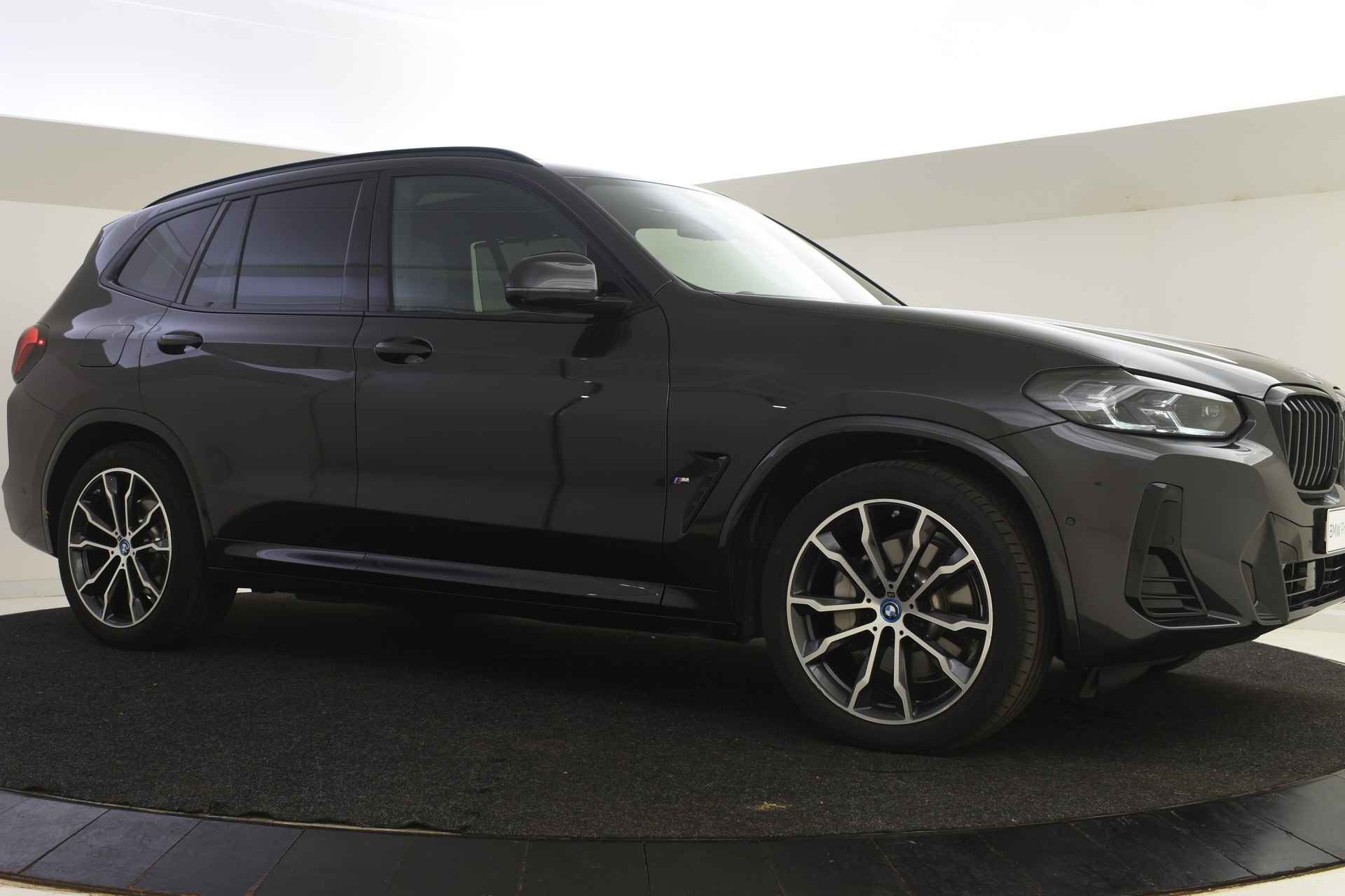 BMW X3 xDrive30e High Executive M Sport Automaat / Panoramadak / Sportstoelen / Stoelverwarming / Adaptieve LED / Harman Kardon / Live Cockpit Professional / Gesture Control - 23/56