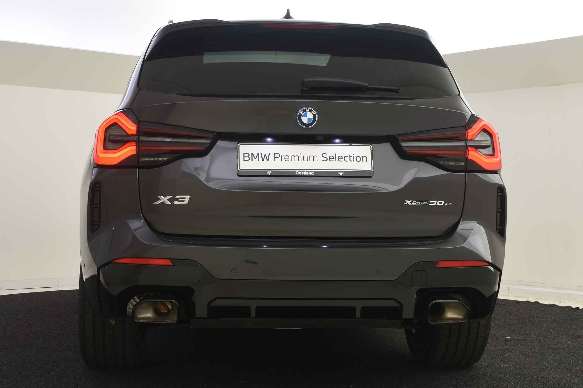 BMW X3 xDrive30e High Executive M Sport Automaat / Panoramadak / Sportstoelen / Stoelverwarming / Adaptieve LED / Harman Kardon / Live Cockpit Professional / Gesture Control - 24/56