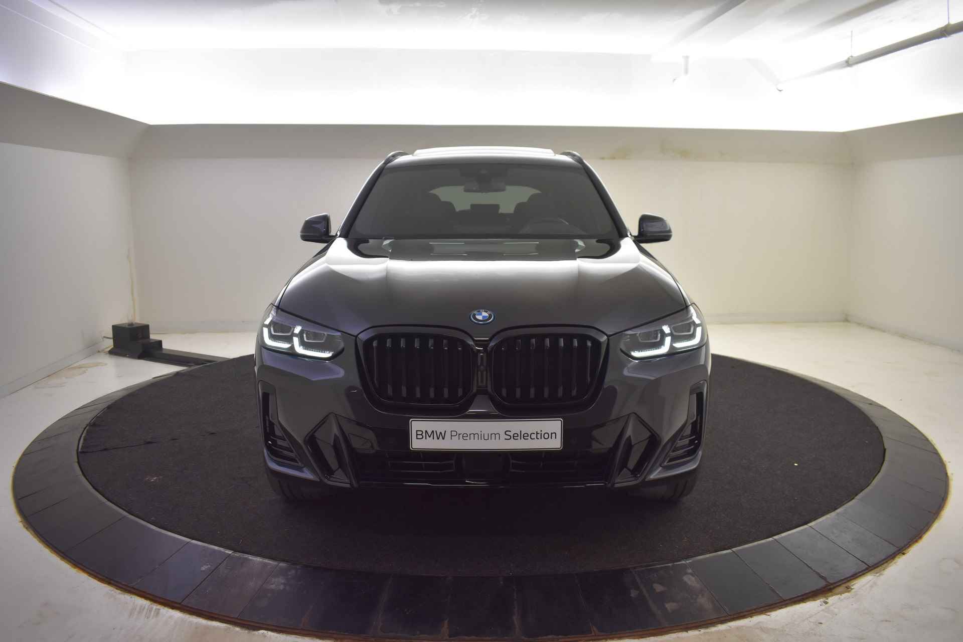 BMW X3 xDrive30e High Executive M Sport Automaat / Panoramadak / Sportstoelen / Stoelverwarming / Adaptieve LED / Harman Kardon / Live Cockpit Professional / Gesture Control - 54/56