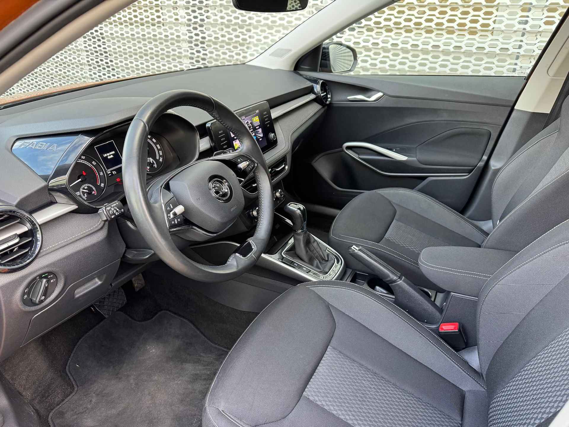 Škoda Fabia 1.0 TSI Business Edition / Stoelverwarming / Parkeersensoren Achter / Keyless Entry-Start / LED - 12/28