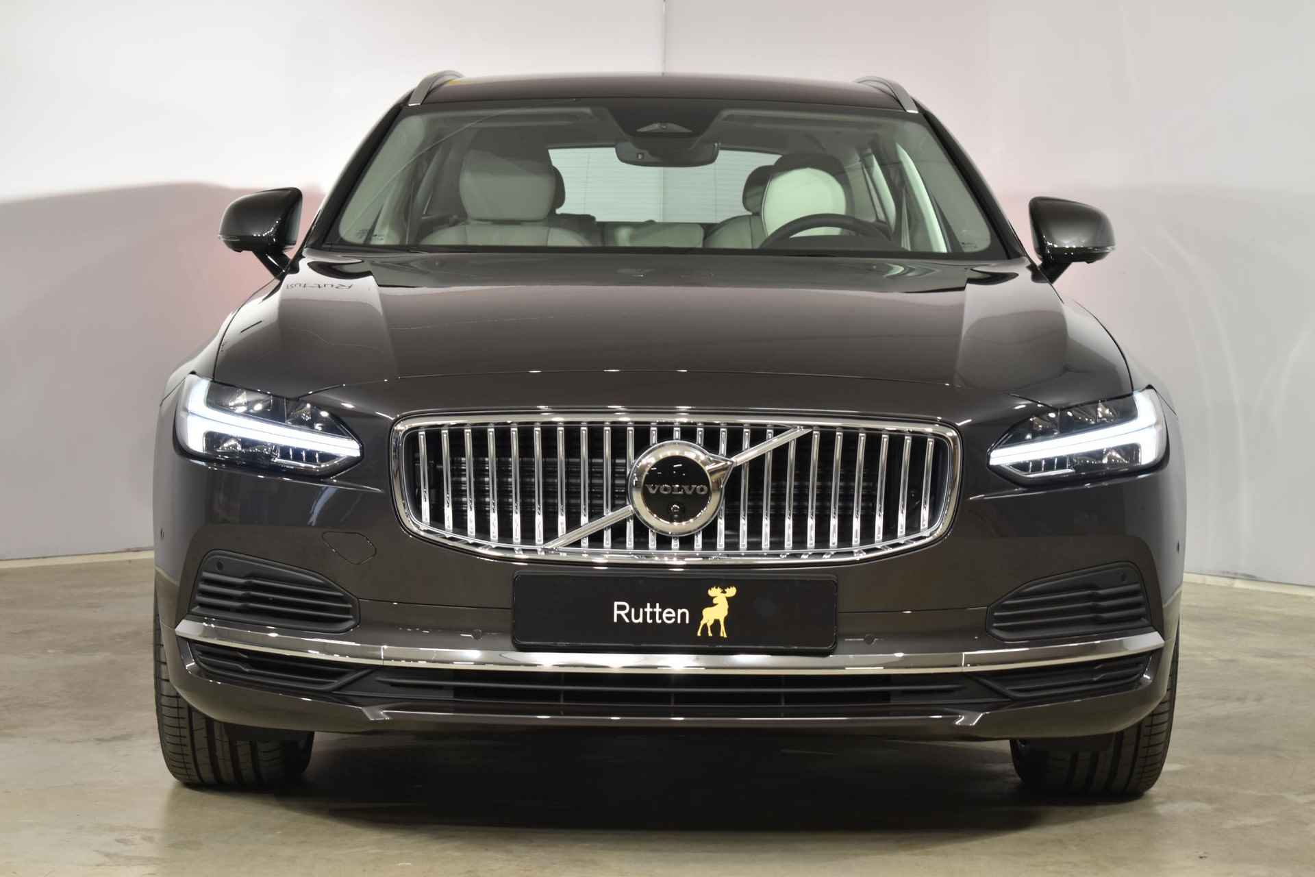 Volvo V90 T6 350PK Automaat Recharge AWD Plus Bright / Adpatieve cruise control/ BLIS/ Elektrische stoelen/ Luchtvering/ Stoel en stuurwielverwarming/ Parkeersensoren met camera - 2/38