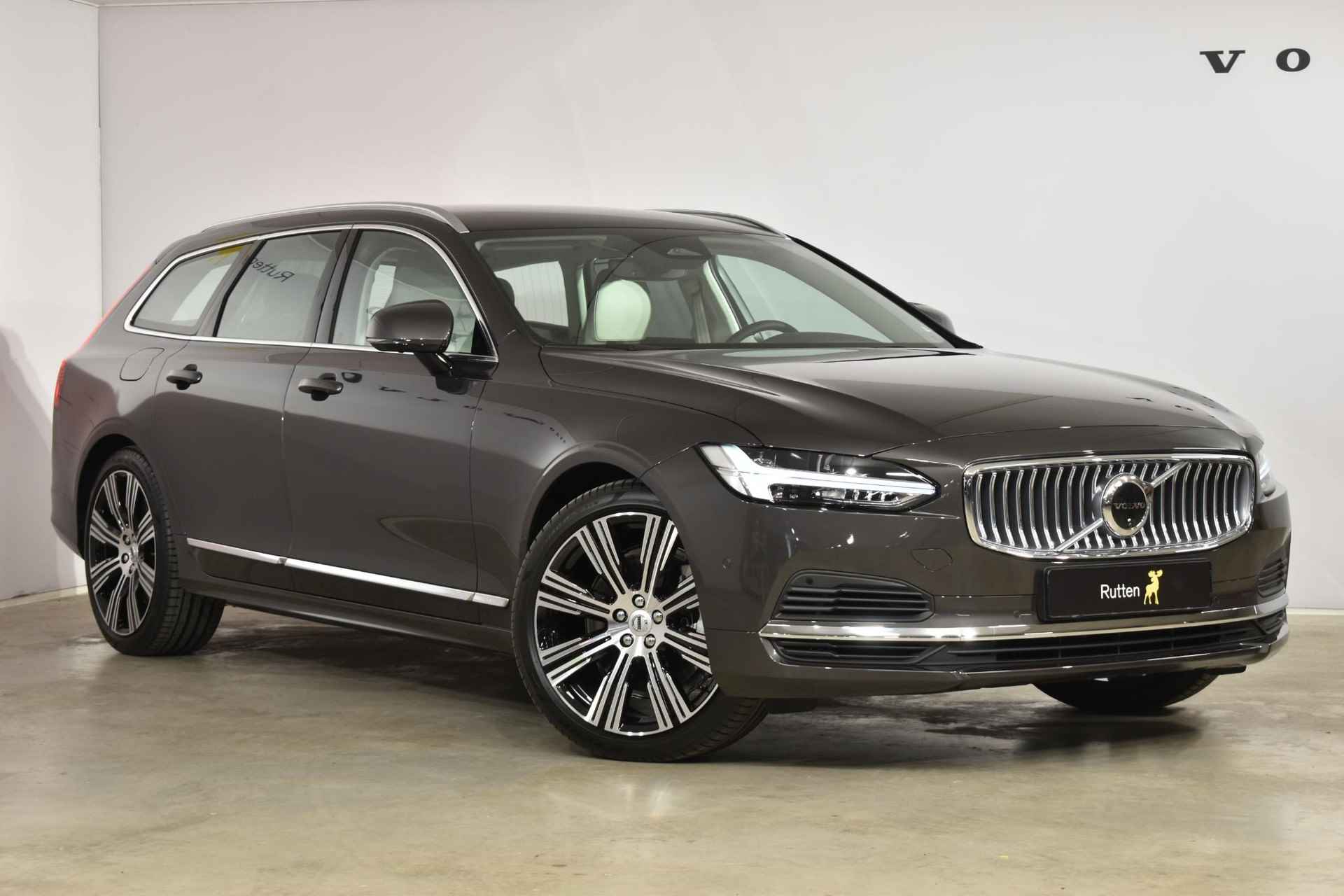 Volvo V90 T6 350PK Automaat Recharge AWD Plus Bright / Adpatieve cruise control/ BLIS/ Elektrische stoelen/ Luchtvering/ Stoel en stuurwielverwarming/ Parkeersensoren met camera - 3/38