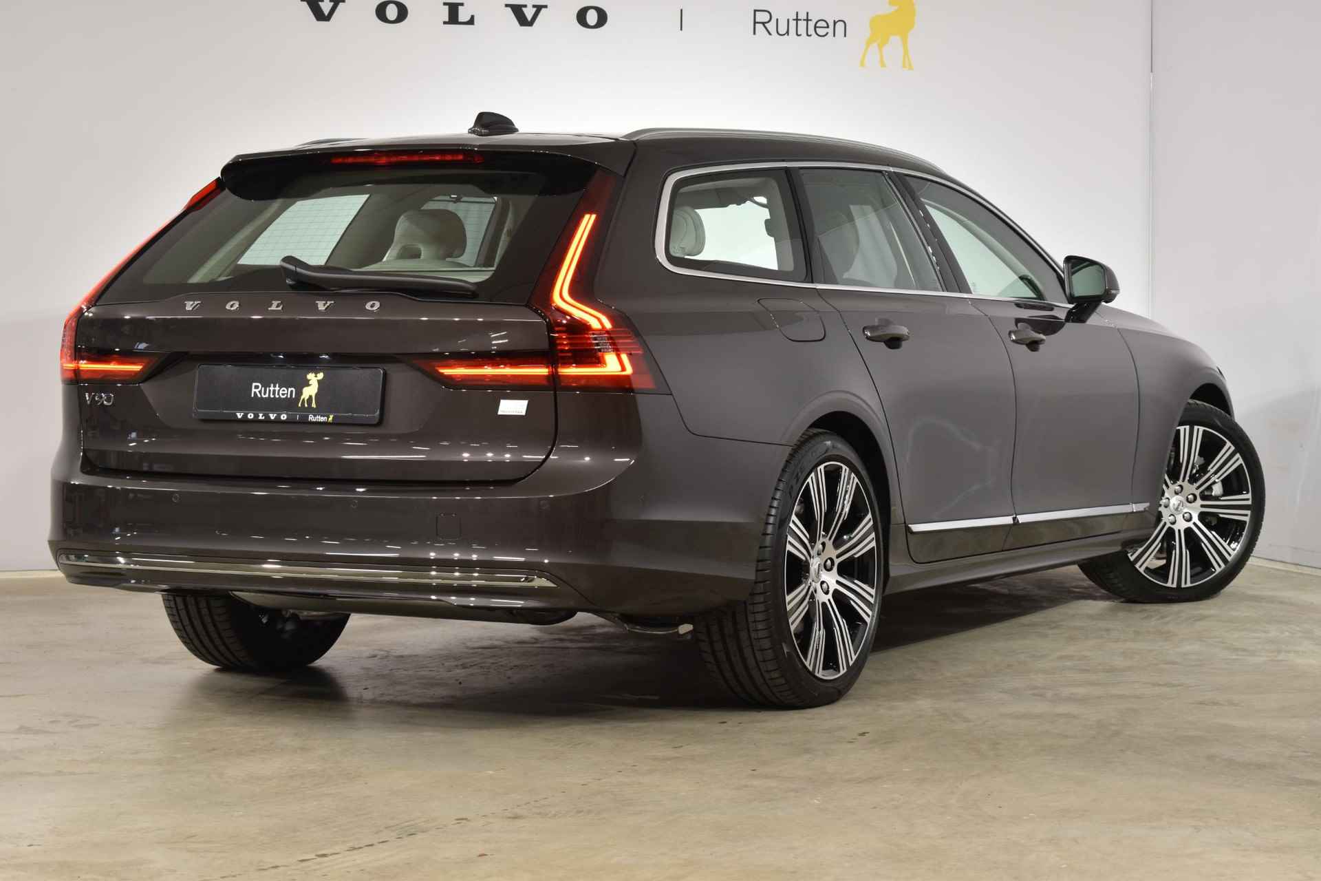 Volvo V90 T6 350PK Automaat Recharge AWD Plus Bright / Adpatieve cruise control/ BLIS/ Elektrische stoelen/ Luchtvering/ Stoel en stuurwielverwarming/ Parkeersensoren met camera - 5/38