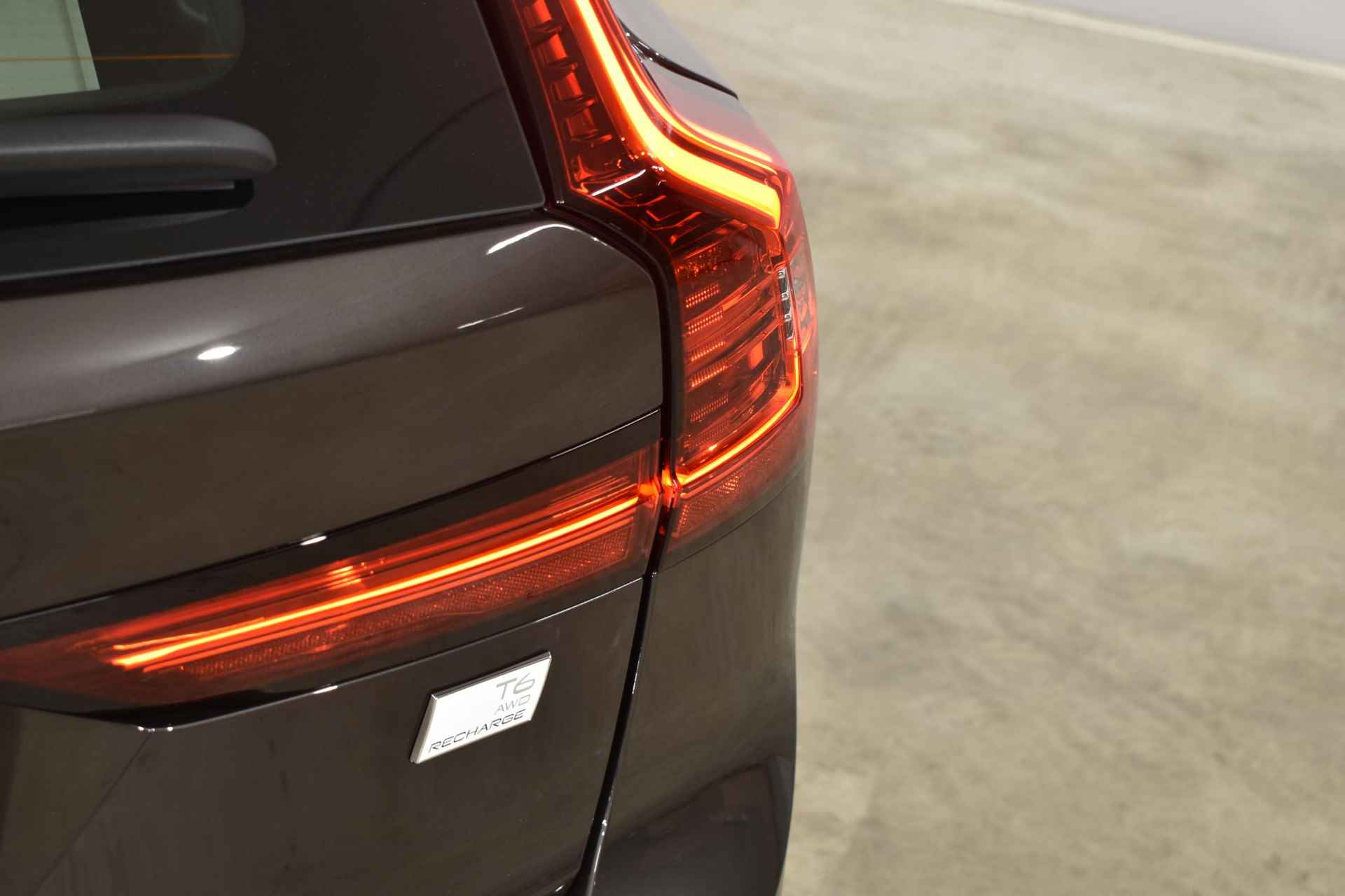 Volvo V90 T6 350PK Automaat Recharge AWD Plus Bright / Adpatieve cruise control/ BLIS/ Elektrische stoelen/ Luchtvering/ Stoel en stuurwielverwarming/ Parkeersensoren met camera - 37/38