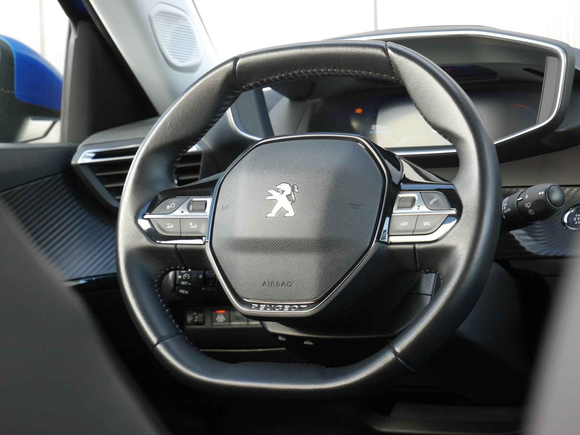 Peugeot 2008 1.2 PureTech Allure 130pk | Navigatie | Afneembare Trekhaak | 3D-Cockpit | Camera | Parkeersensoren Voor en Achter - 29/51
