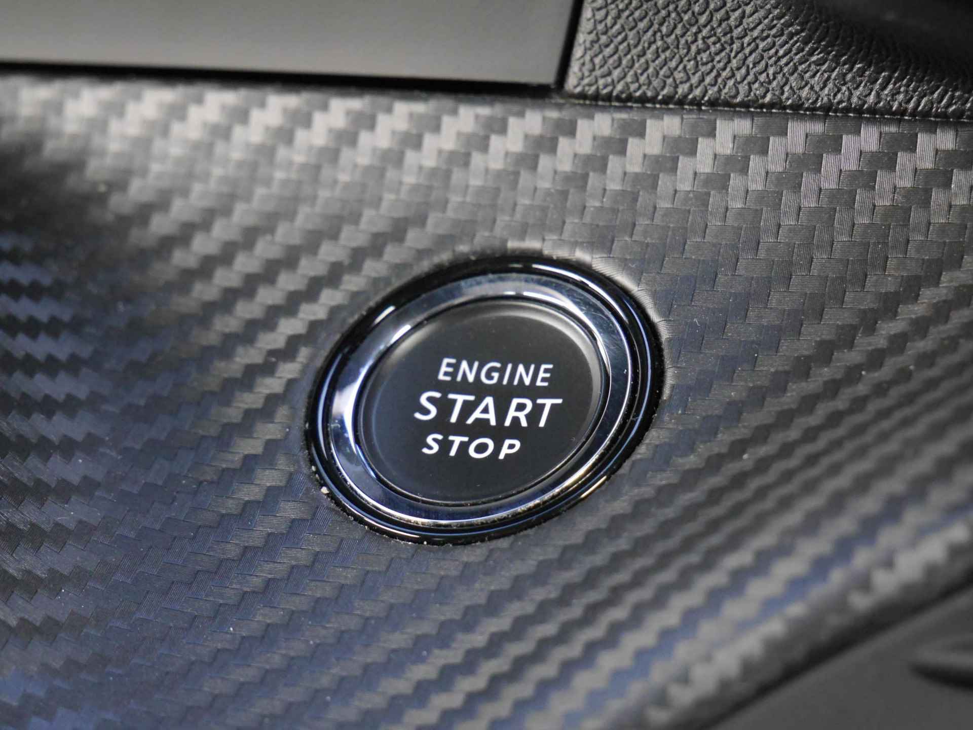 Peugeot 2008 1.2 PureTech Allure 130pk | Navigatie | Afneembare Trekhaak | 3D-Cockpit | Camera | Parkeersensoren Voor en Achter - 40/51