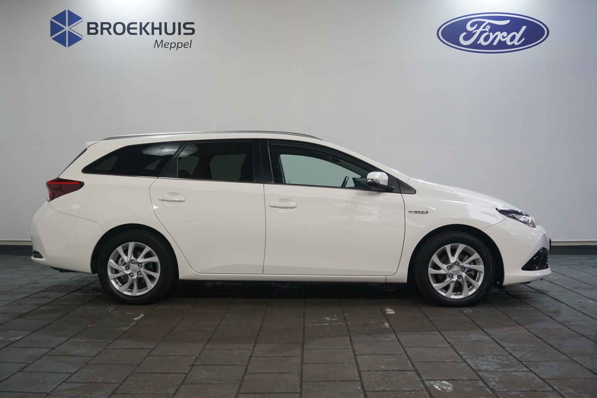 Toyota Auris Touring Sports 1.8 Hybrid Aspiration - 6/37