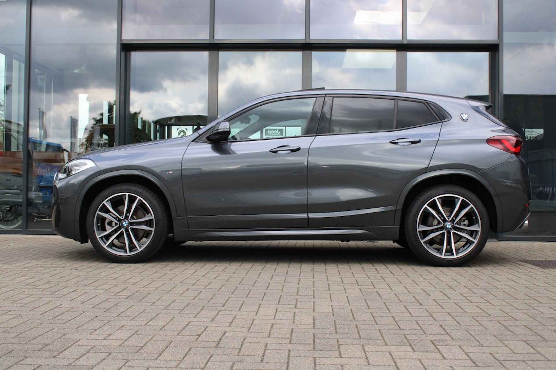 BMW X2 XDRIVE 2.0i Executive ED. Panodak / Head Up / PDC / M-Sport - 6/52