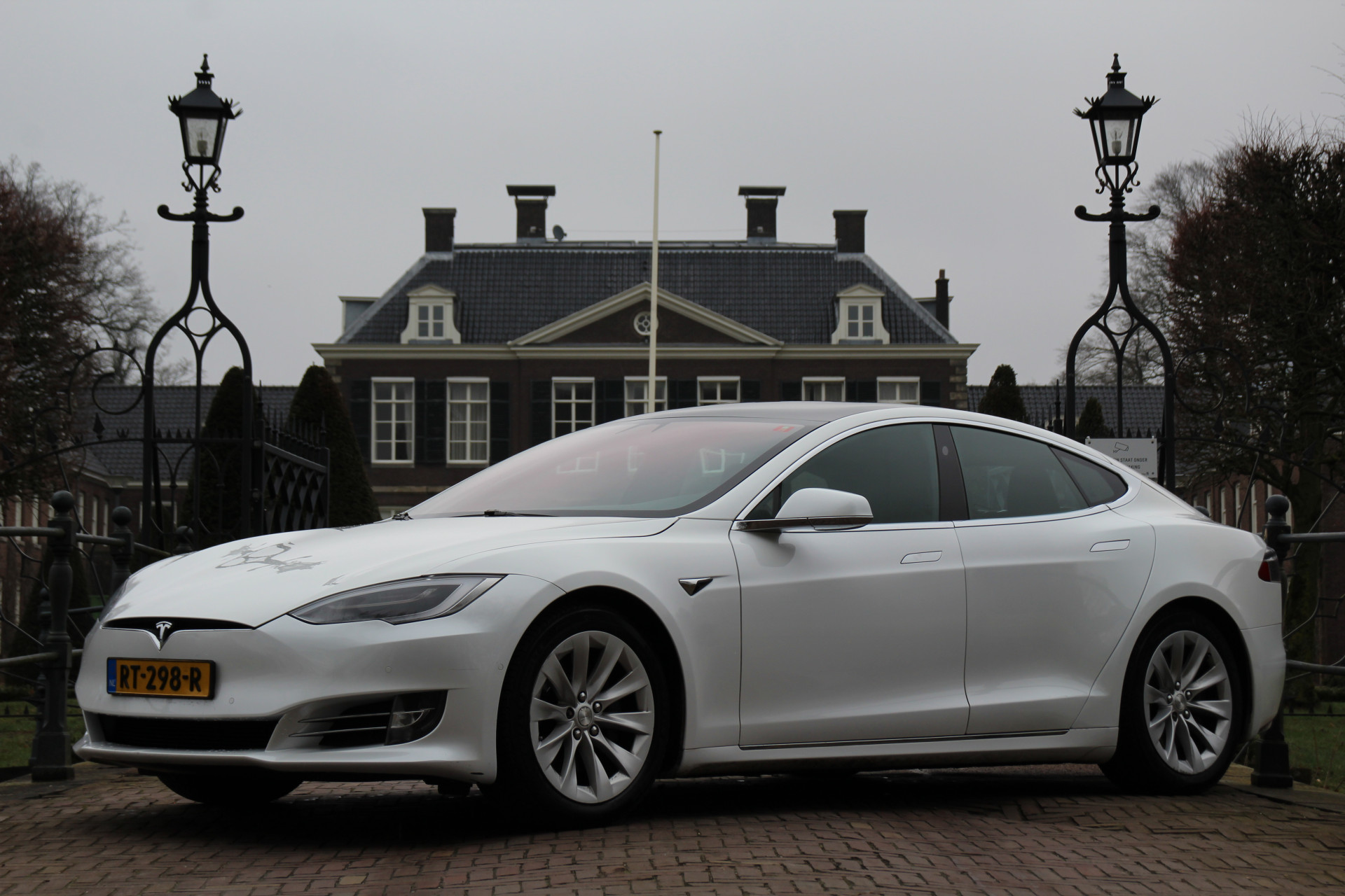 Tesla Model S 75 | INCL. BTW! | NL-AUTO! | 1E EIGENAAR! | PANODAK | AUTOPILOT | LUCHTVERING | LEDER/STOF | ZEER NETJES!! bij viaBOVAG.nl