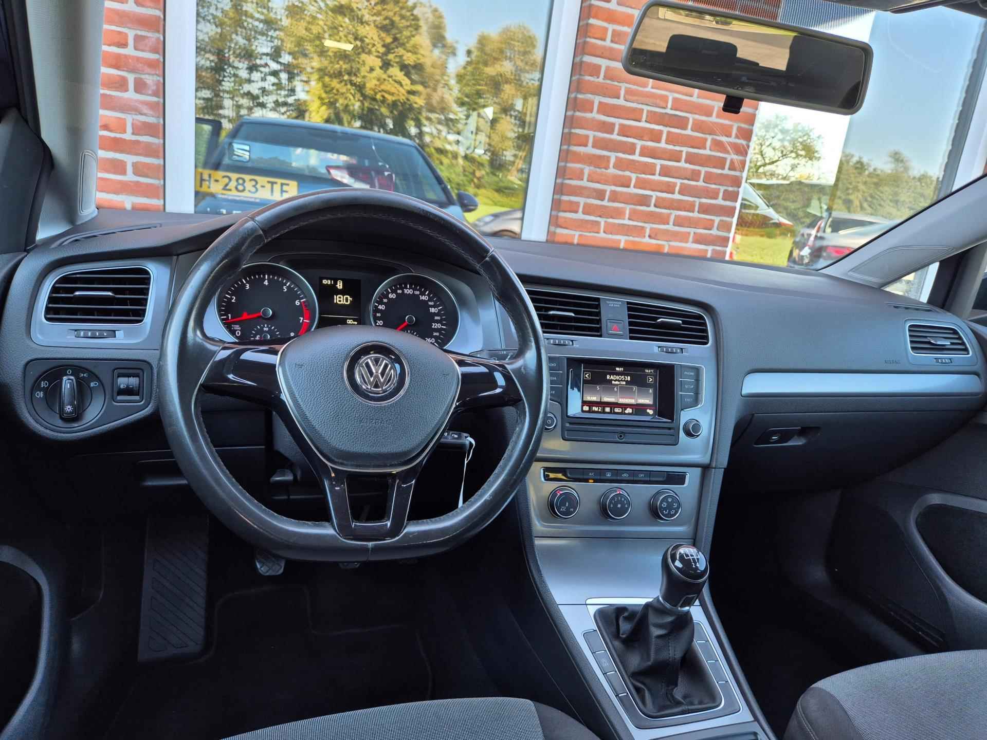 Volkswagen Golf 1.2 TSI Edition 86PK 5drs airco, elektr.ramen, centr.vergr, bluetooth RIJKLAAR - 10/17