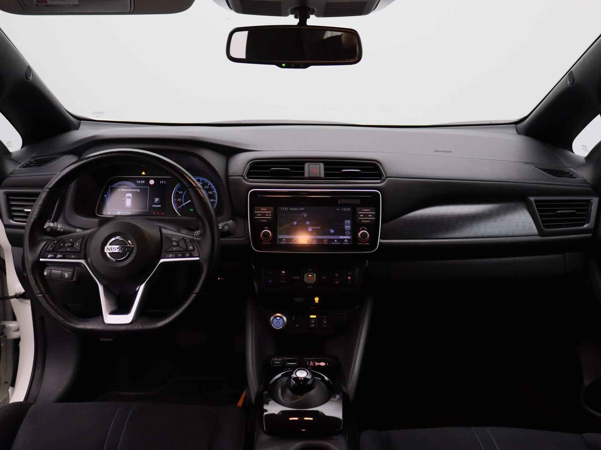 Nissan LEAF N-Connecta 40 kWh | Navigatie | Climate control | Stoelverwarming | Camera's rondom+ sensoren | All-season banden - 7/28