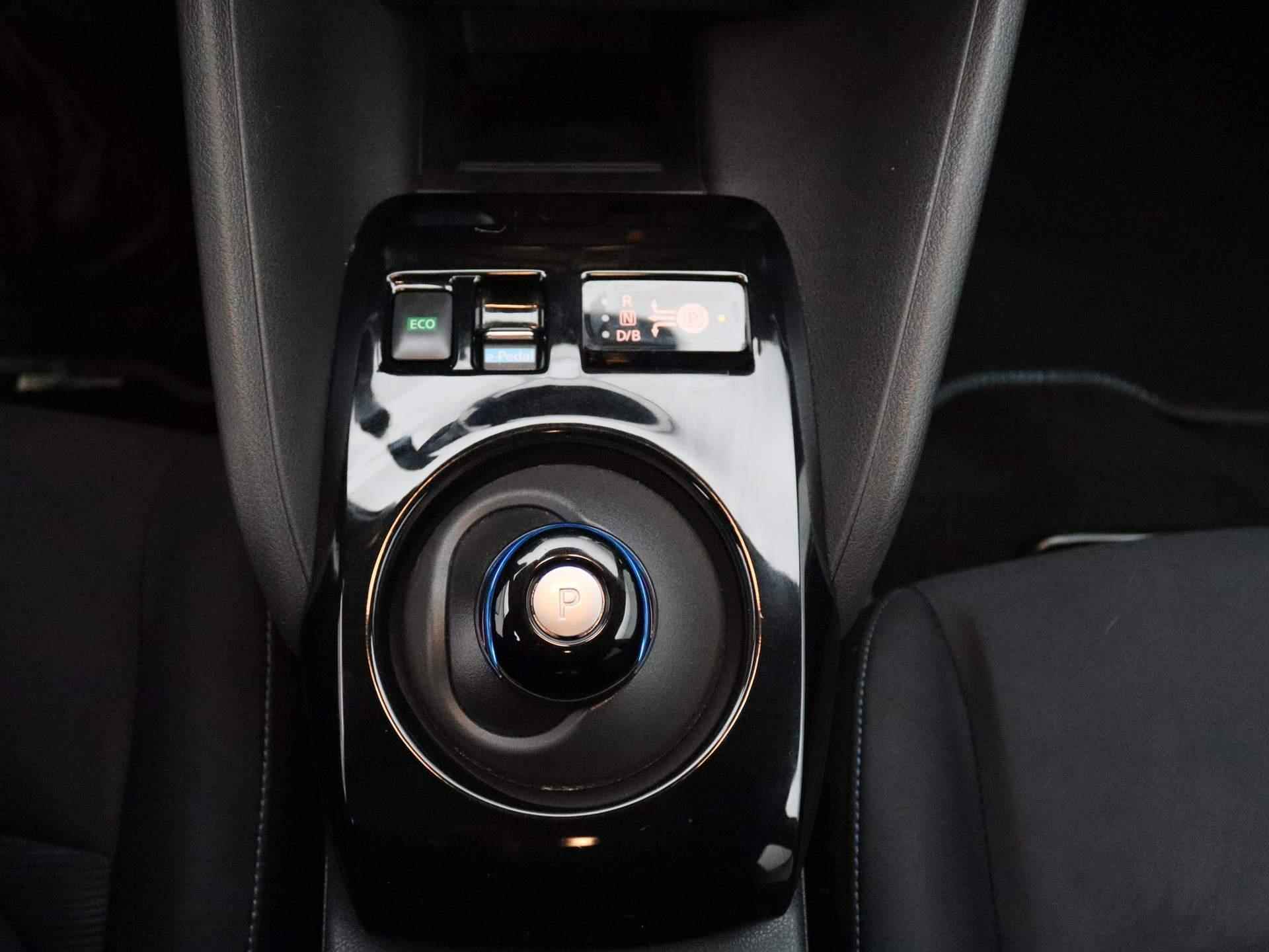 Nissan LEAF N-Connecta 40 kWh | Navigatie | Climate control | Stoelverwarming | Camera's rondom+ sensoren | All-season banden - 10/28