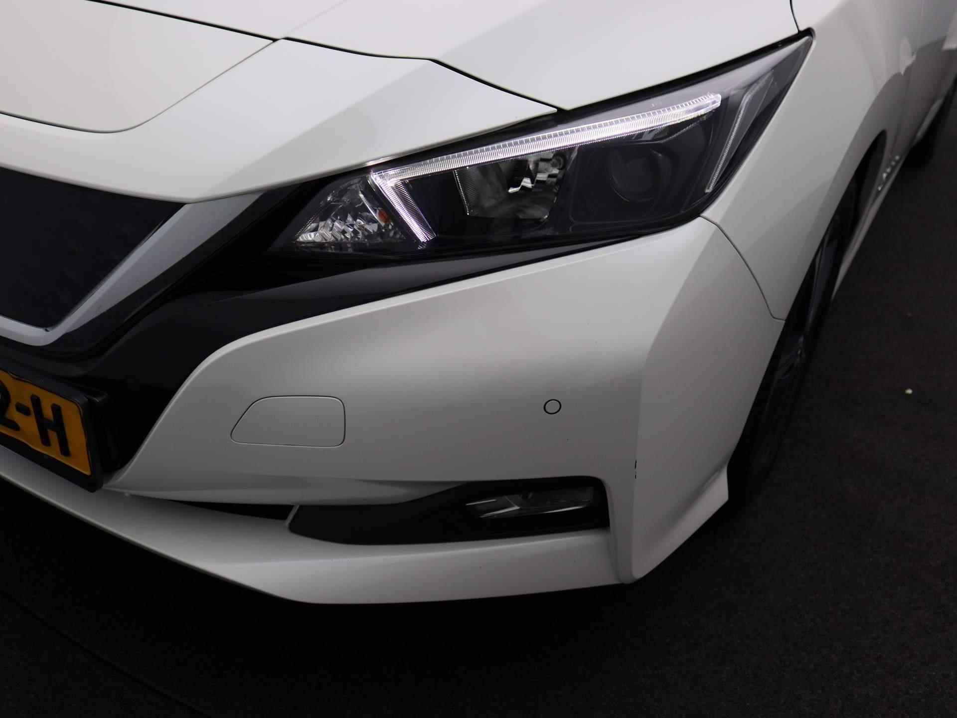 Nissan LEAF N-Connecta 40 kWh | Navigatie | Climate control | Stoelverwarming | Camera's rondom+ sensoren | All-season banden - 14/28