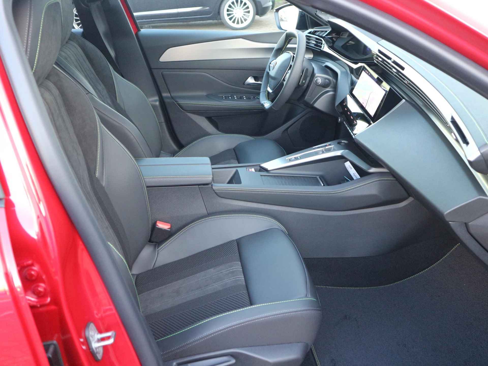 Peugeot 308 SW 1.6 HYbrid 180 GT Panorama-dak | Parkeercamera | Voorraad Voordeel - 12/45