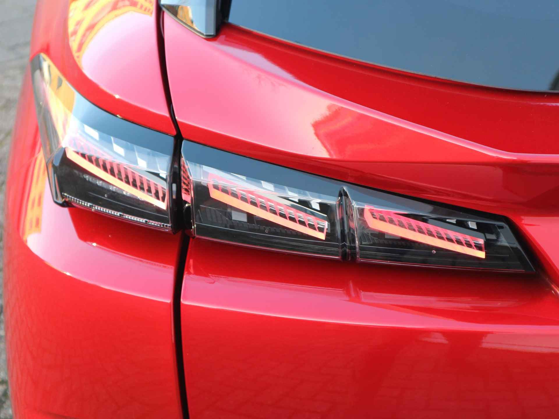 Peugeot 308 SW 1.6 HYbrid 180 GT Panorama-dak | Parkeercamera | Voorraad Voordeel - 27/45