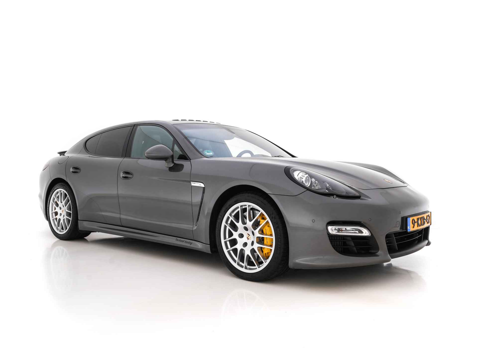 Porsche Panamera 4.8 Turbo S AWD Aut. *TECHART-TUNING | CERAMIC-BRAKES | PANO | SPORT-CHRONO-PACK | FULL-LEATHER | BURMESTER-SOUND | XENON | MEMORY-PACK | SPORT-SEATS | CARBON-INTERIOR | CAMERA | AIR-SUSPENSION | NAVI-FULLMA