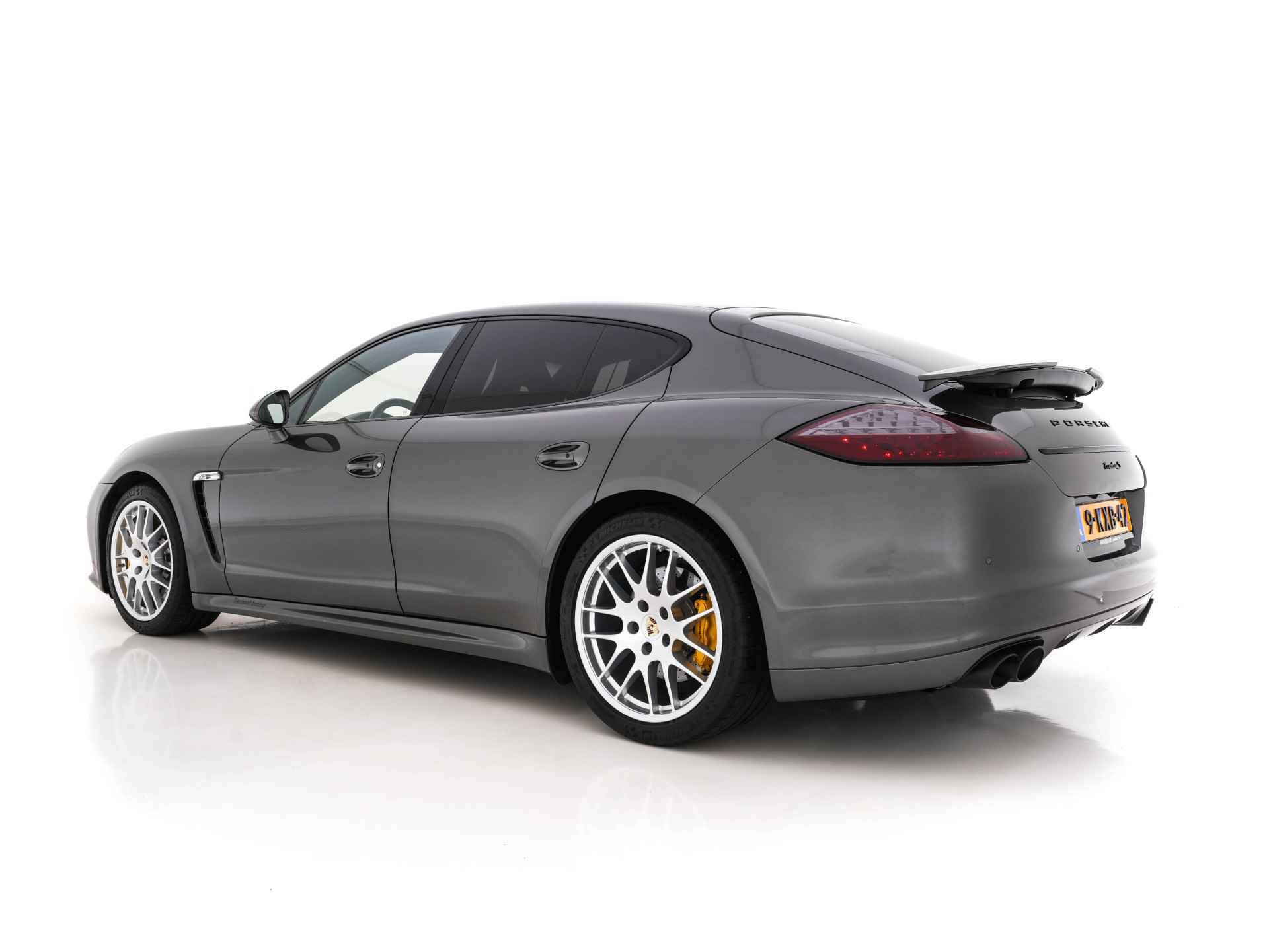 Porsche Panamera 4.8 Turbo S AWD Aut. *TECHART-TUNING | CERAMIC-BRAKES | PANO | SPORT-CHRONO-PACK | FULL-LEATHER | BURMESTER-SOUND | XENON | MEMORY-PACK | SPORT-SEATS | CARBON-INTERIOR | CAMERA | AIR-SUSPENSION | NAVI-FULLMA - 4/37