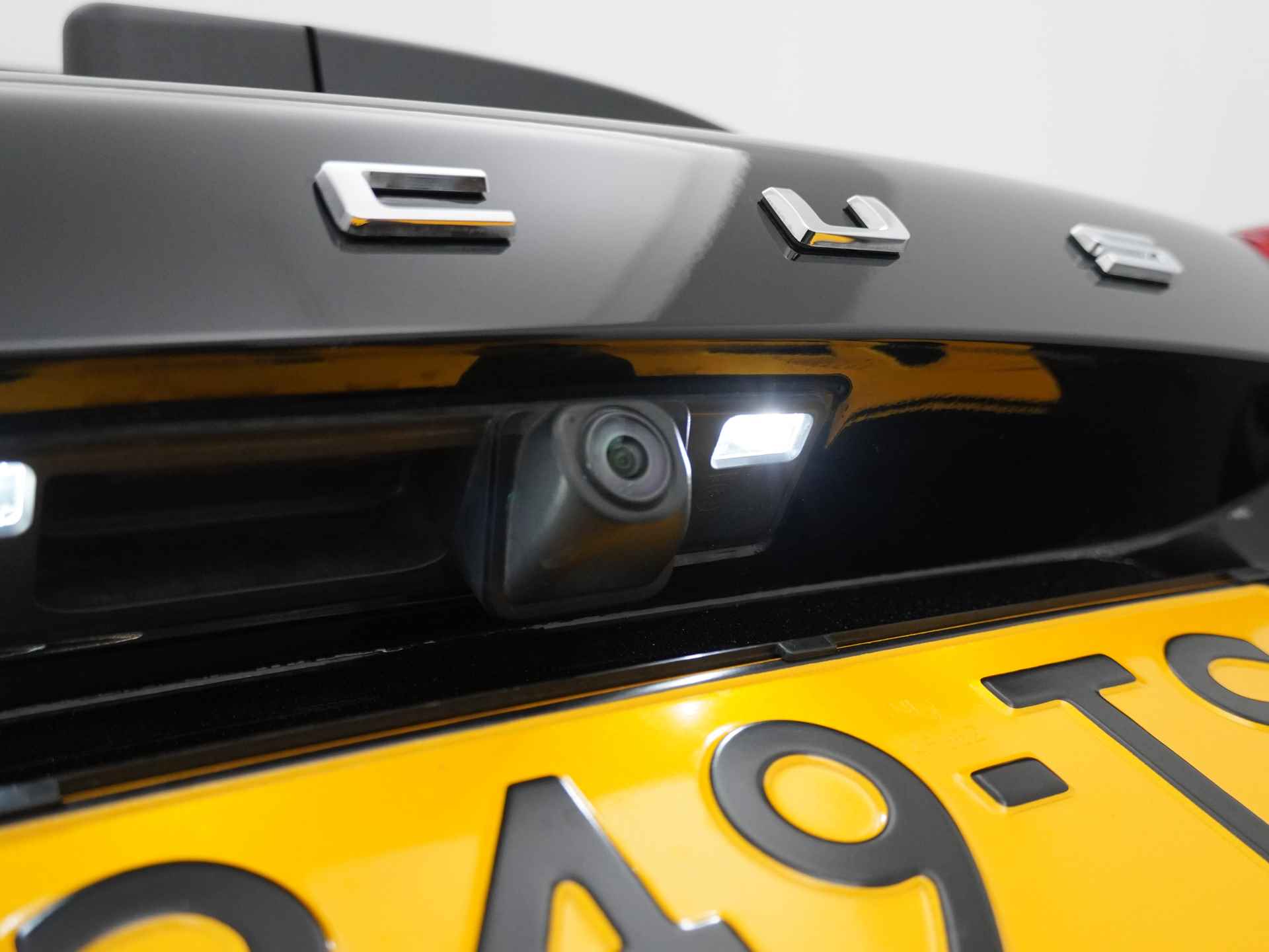 Ford FOCUS Wagon EcoBoost Hybrid 155 pk ST Line X | LED | 18" | Winter Pack | El. achterklep | Camera | - 18/19