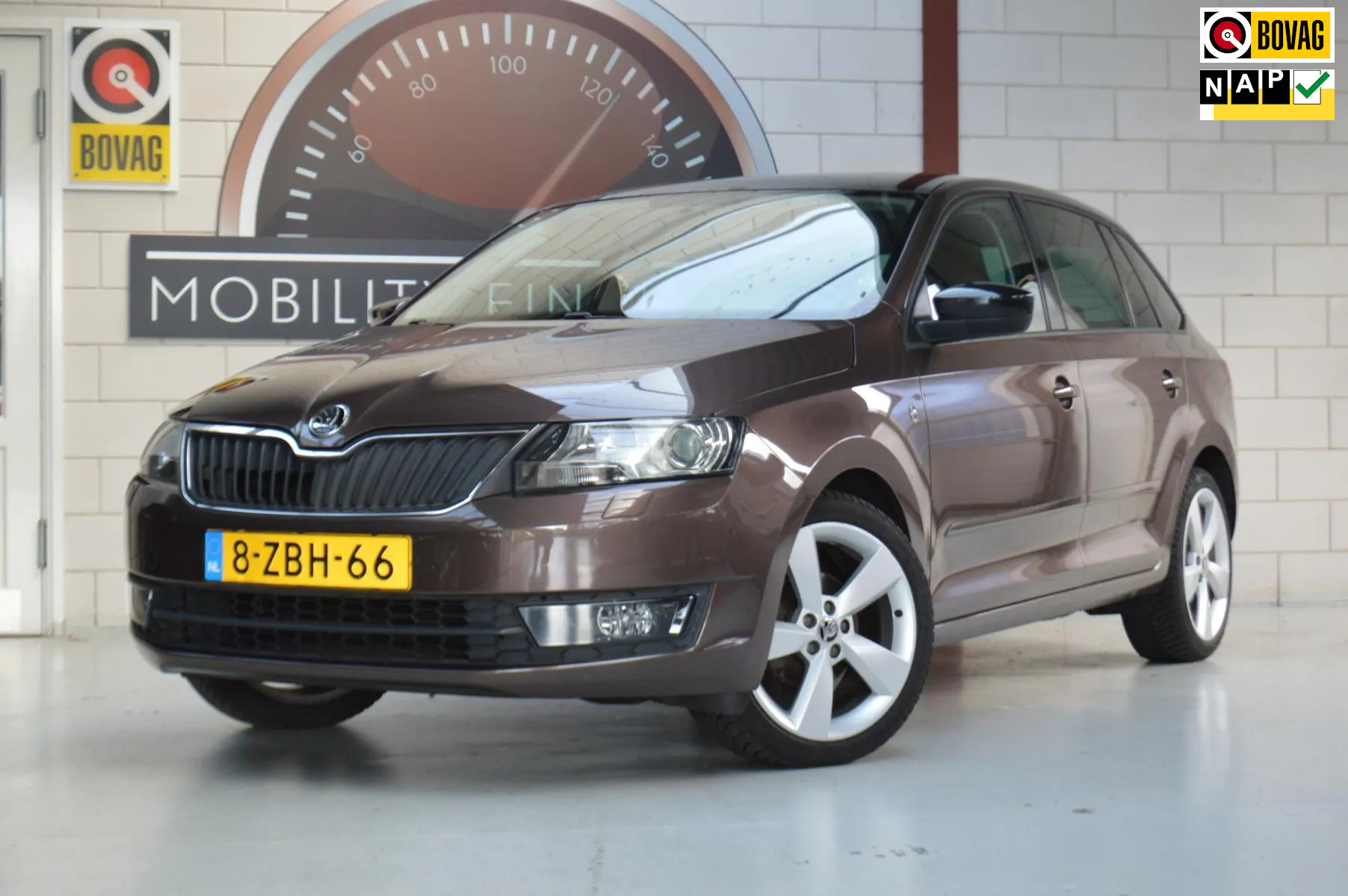 Skoda Rapid Spaceback 1.2 TSI Xenon Trekhaak Panorama all-season GARANTIE NL-AUTO