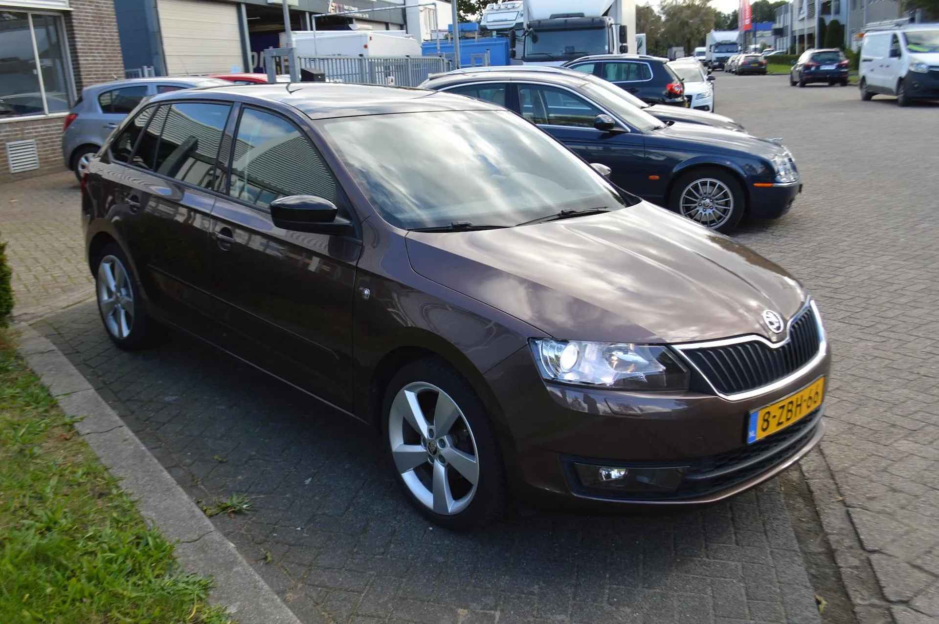 Skoda Rapid Spaceback 1.2 TSI Xenon Trekhaak Panorama all-season GARANTIE NL-AUTO - 8/30