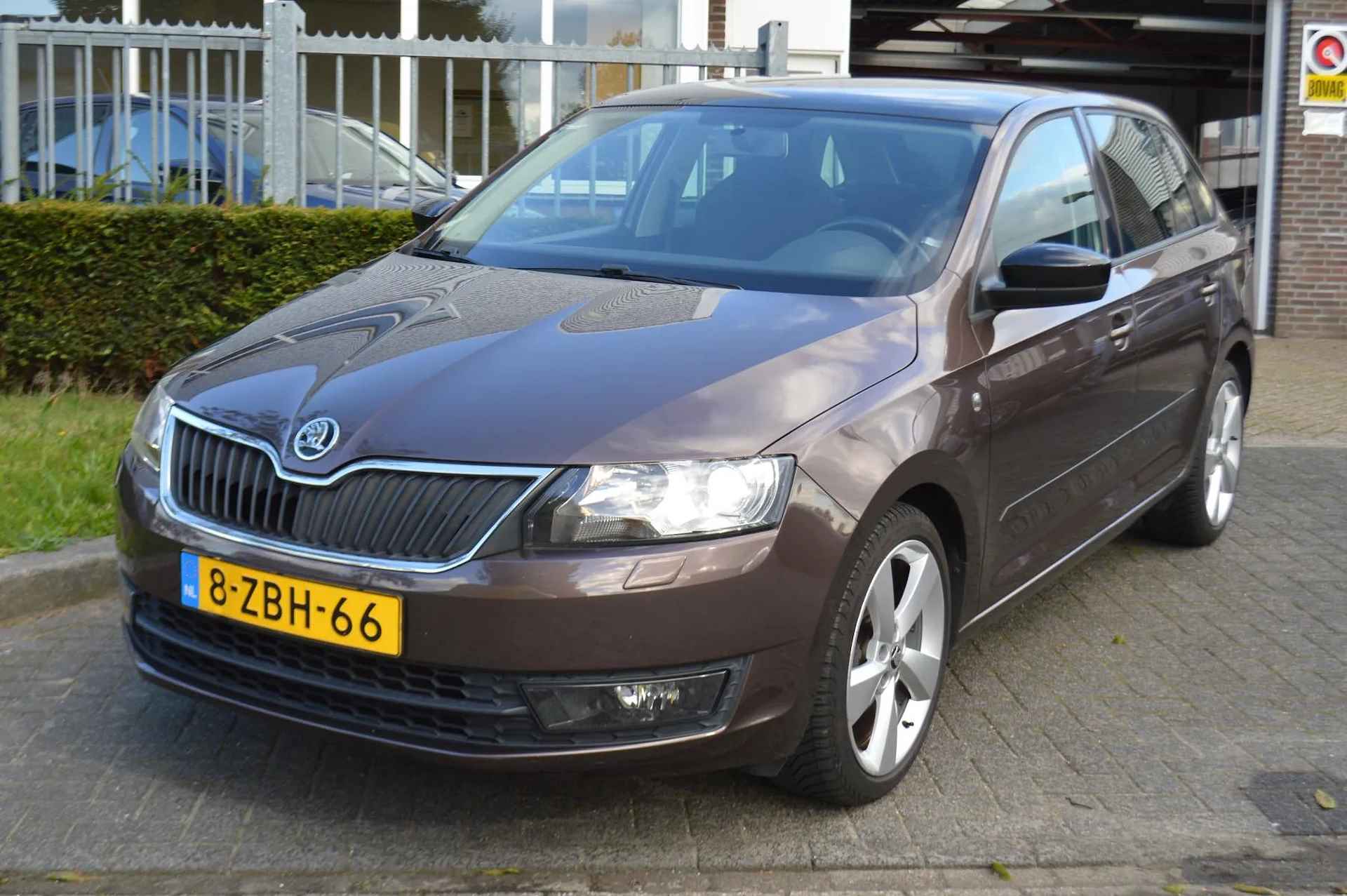 Skoda Rapid Spaceback 1.2 TSI Xenon Trekhaak Panorama all-season GARANTIE NL-AUTO - 10/30