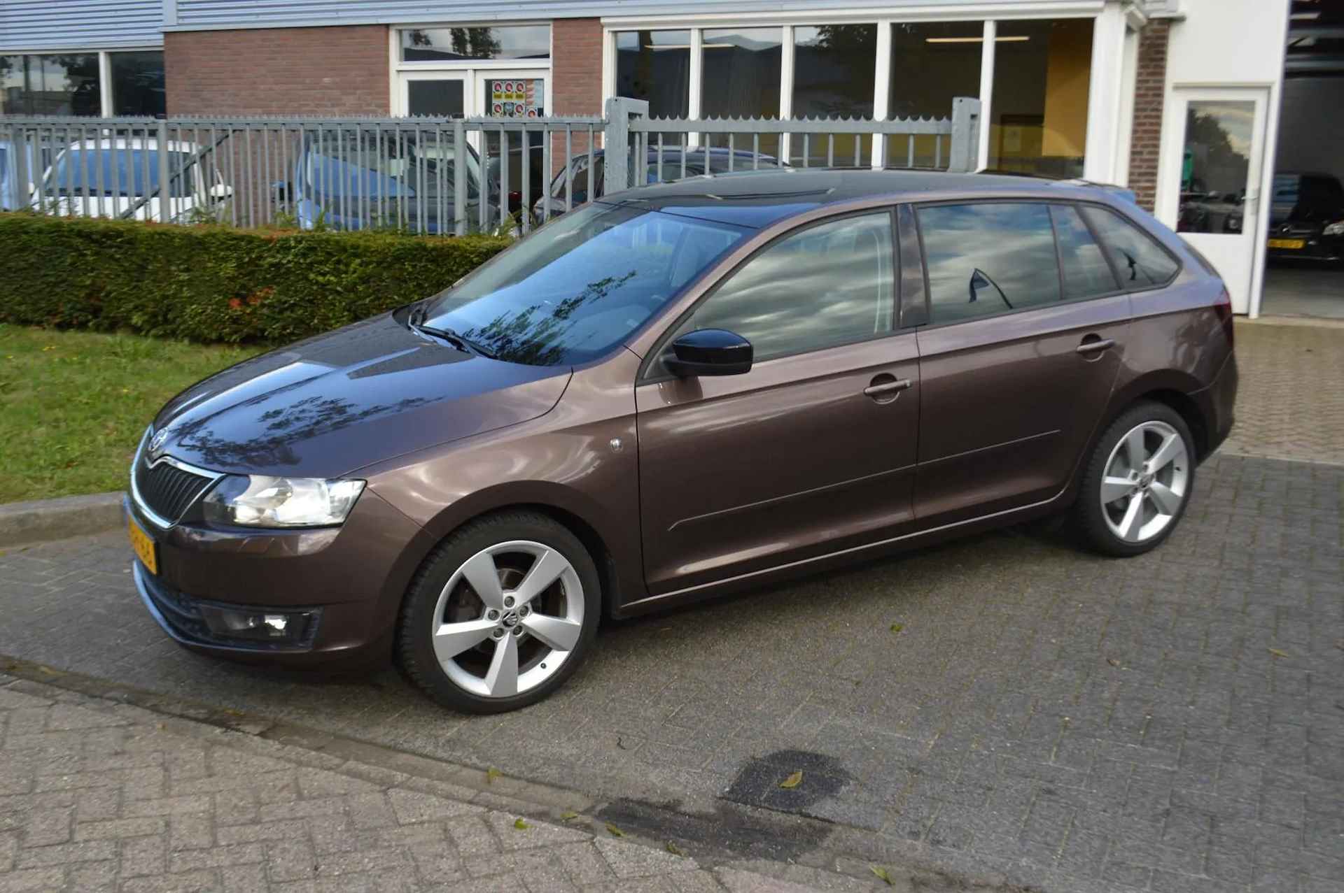 Skoda Rapid Spaceback 1.2 TSI Xenon Trekhaak Panorama all-season GARANTIE NL-AUTO - 11/30