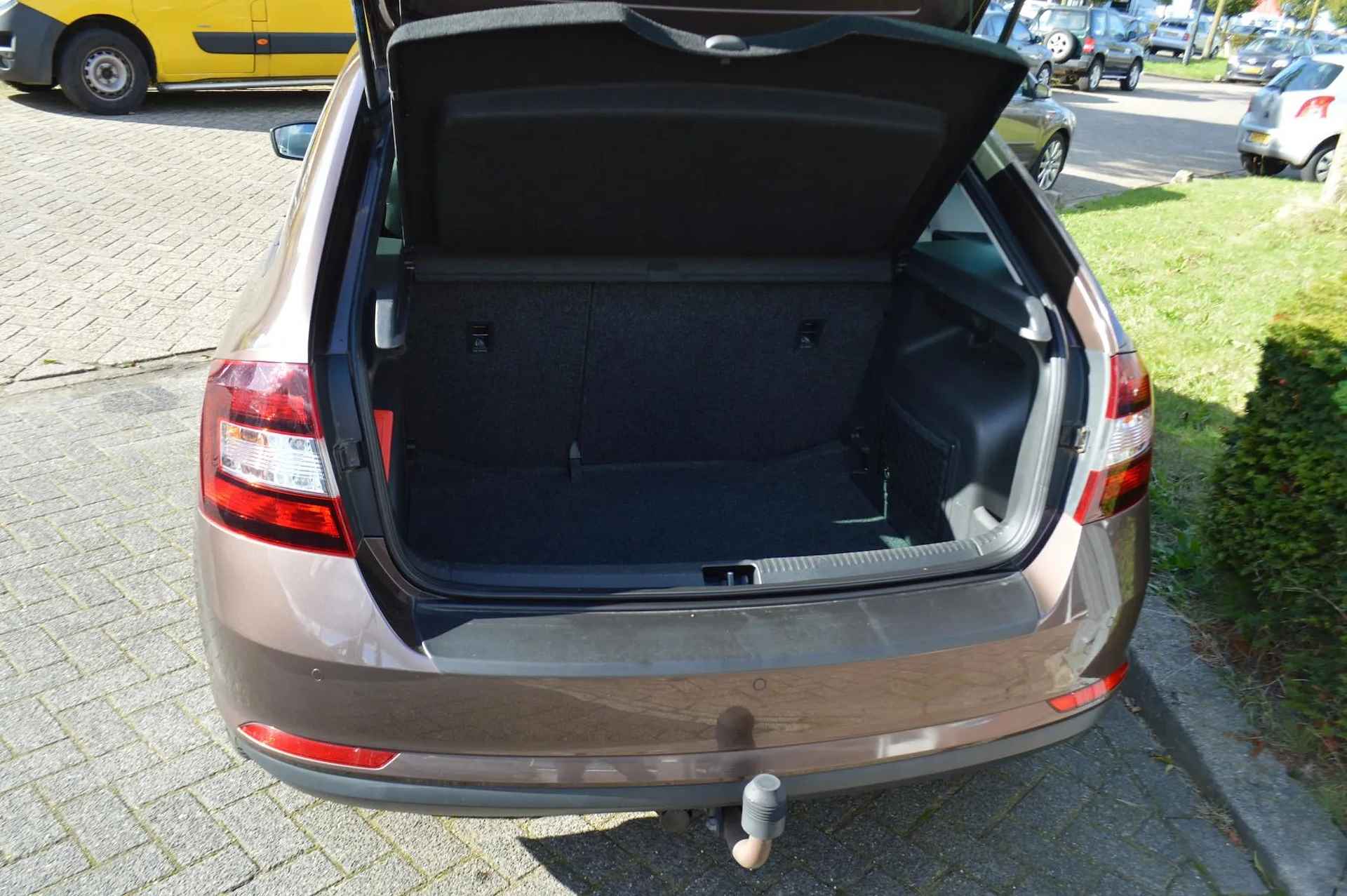 Skoda Rapid Spaceback 1.2 TSI Xenon Trekhaak Panorama all-season GARANTIE NL-AUTO - 17/30