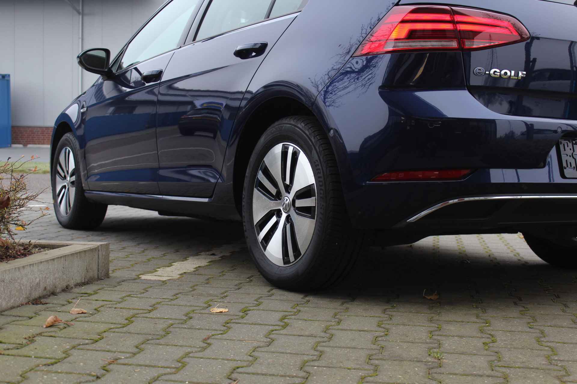 Volkswagen e-Golf E-DITION Warmtepomp, Stoelverwarming, led, Camera, Navi, App-Connect - 17/22