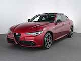 Alfa Romeo Giulia 2.0 T GME AWD Veloce Rosso Etna | Panoramisch schuif-kanteldak | Pack drive assist | Adaptieve cruise controle | Camera | Harman Kardon geluidsinstallatie