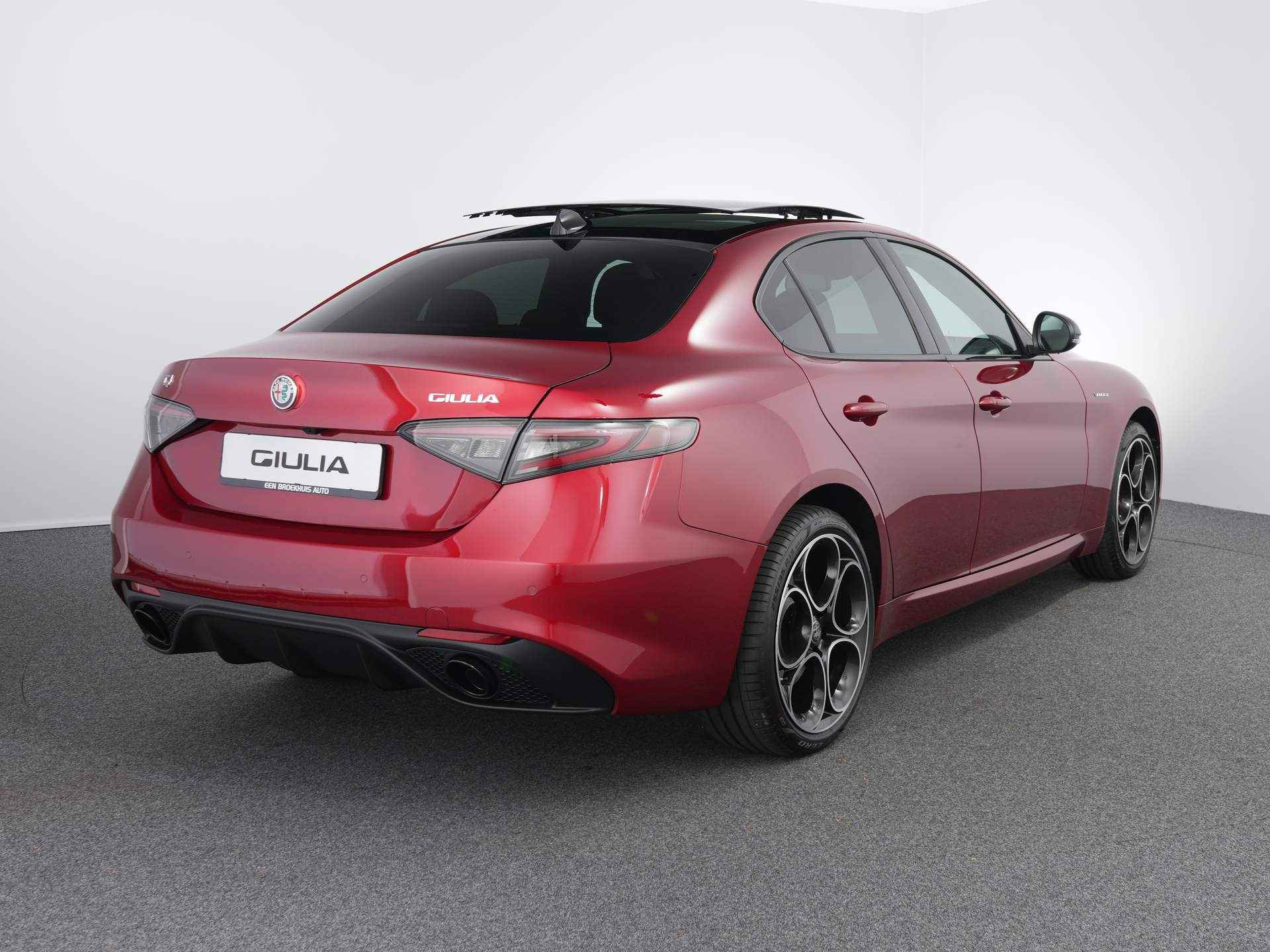 Alfa Romeo Giulia 2.0 T GME AWD Veloce Rosso Etna | Panoramisch schuif-kanteldak | Pack drive assist | Adaptieve cruise controle | Camera | Harman Kardon geluidsinstallatie - 33/63