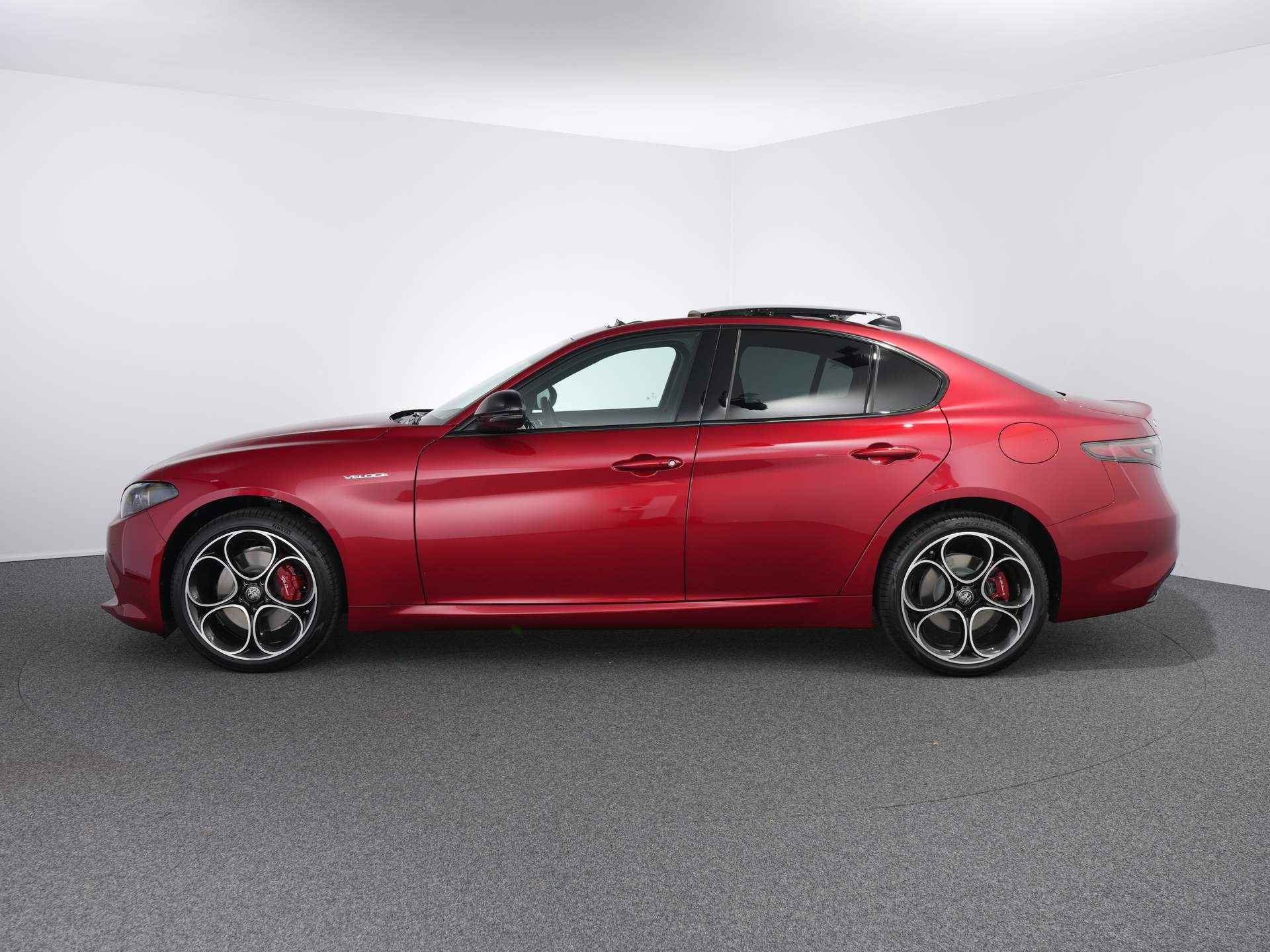 Alfa Romeo Giulia 2.0 T GME AWD Veloce Rosso Etna | Panoramisch schuif-kanteldak | Pack drive assist | Adaptieve cruise controle | Camera | Harman Kardon geluidsinstallatie - 34/63