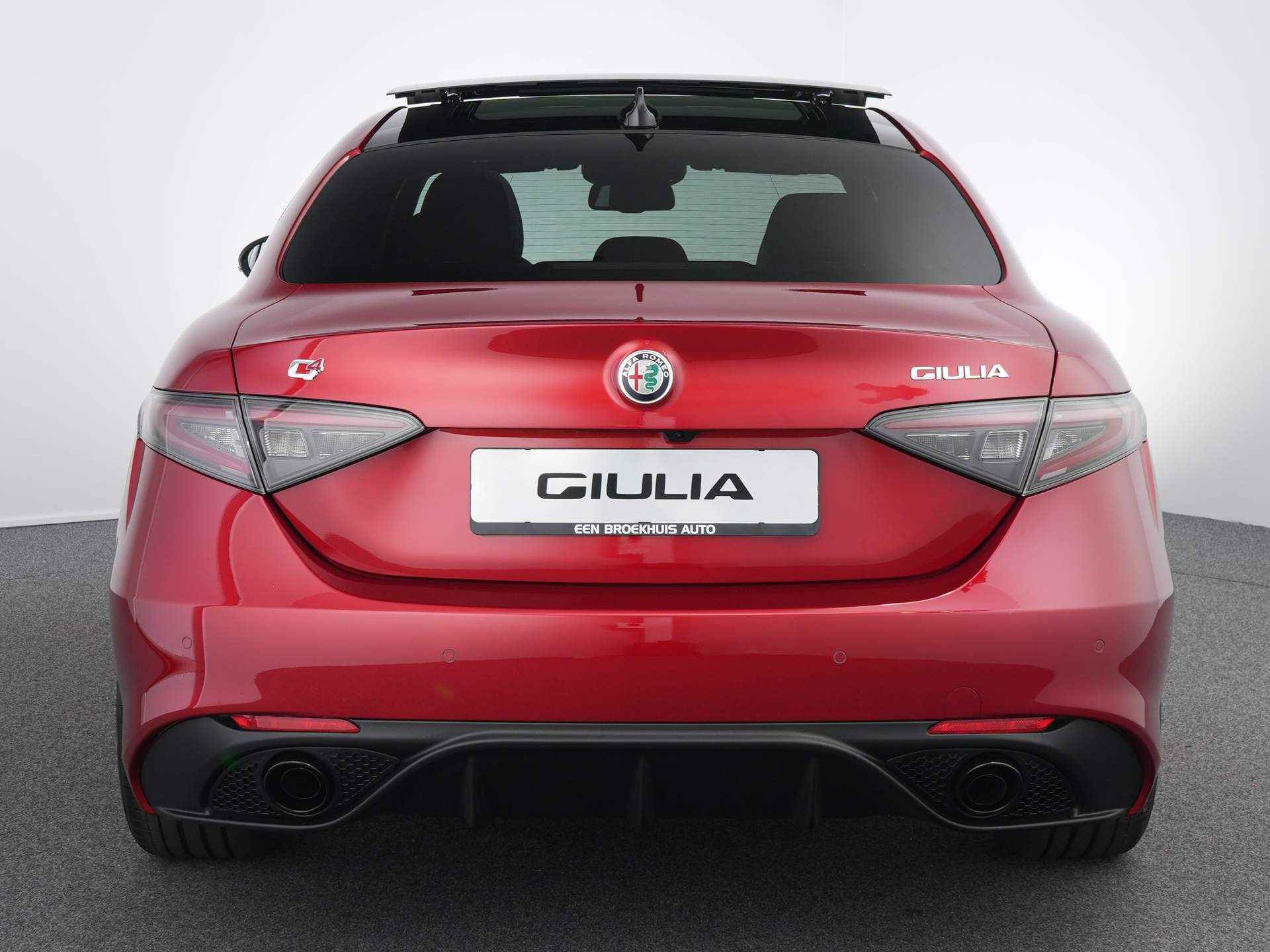 Alfa Romeo Giulia 2.0 T GME AWD Veloce Rosso Etna | Panoramisch schuif-kanteldak | Pack drive assist | Adaptieve cruise controle | Camera | Harman Kardon geluidsinstallatie - 35/63