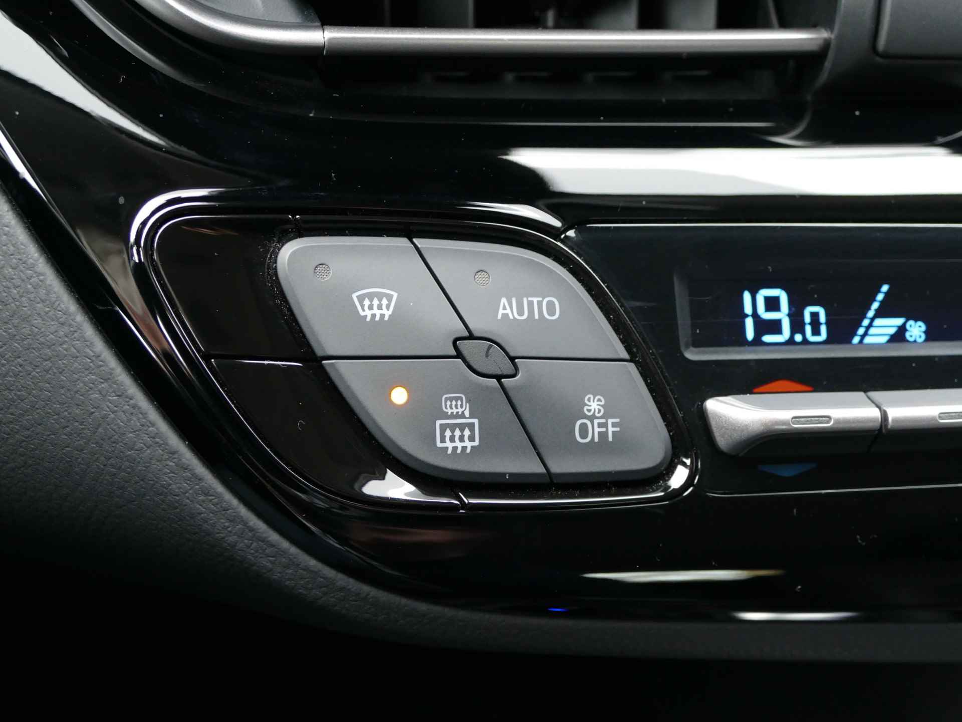 Toyota C-HR 1.8 Hybrid Active | achteruitrijcamera | all-season-banden | LED koplampen - 8/46