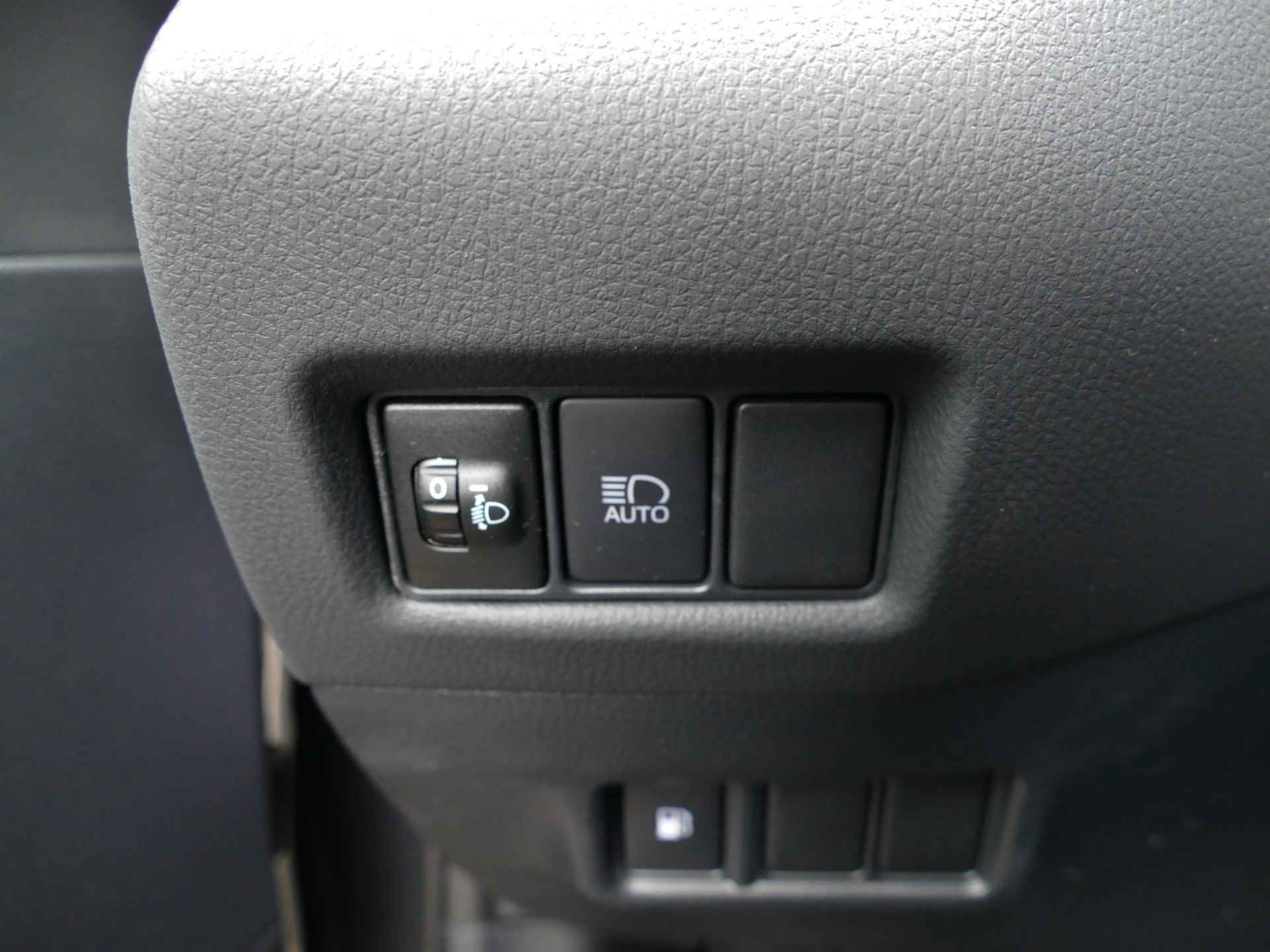 Toyota C-HR 1.8 Hybrid Active | achteruitrijcamera | all-season-banden | LED koplampen - 27/46