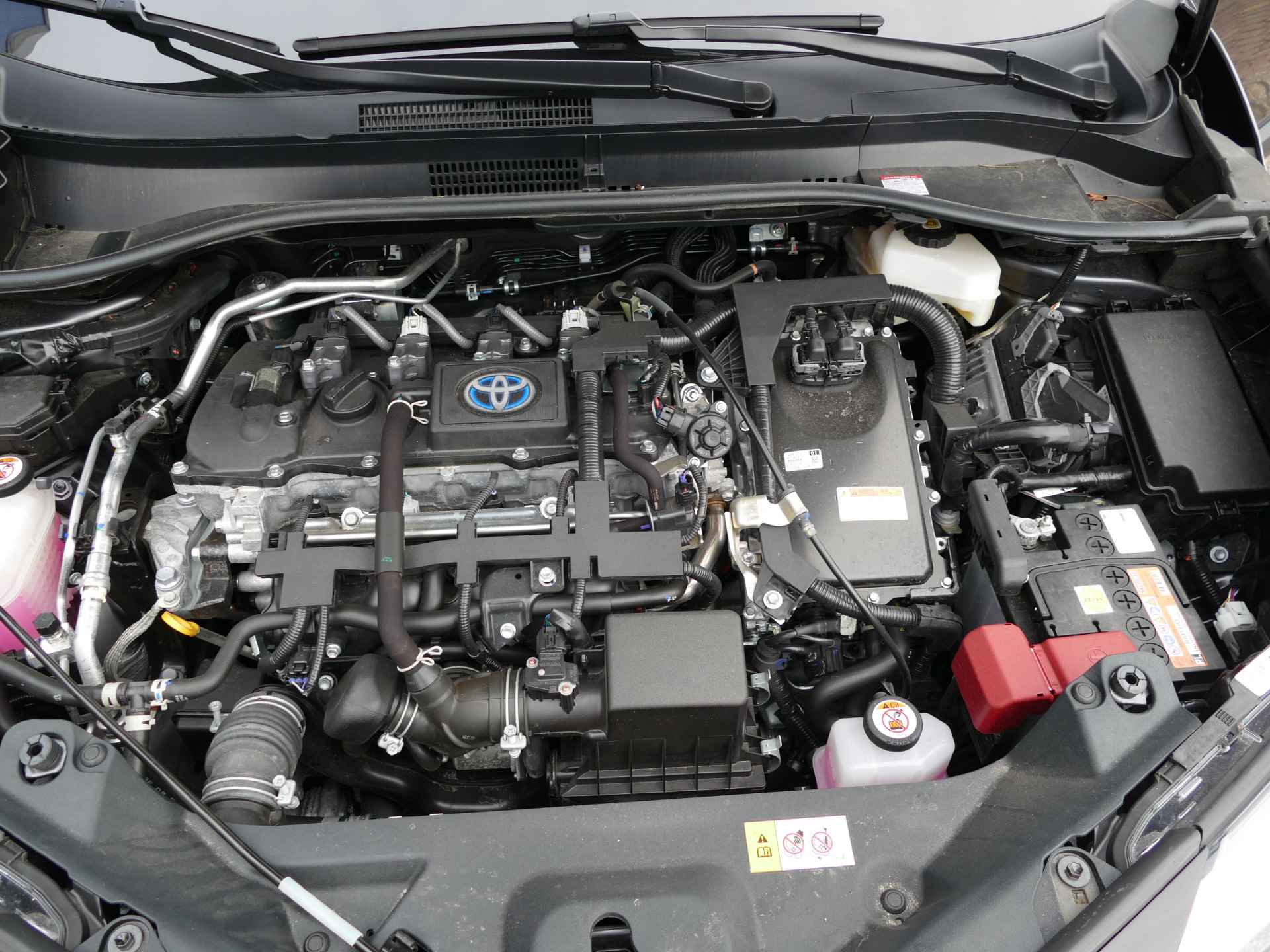 Toyota C-HR 1.8 Hybrid Active | achteruitrijcamera | all-season-banden | LED koplampen - 42/46
