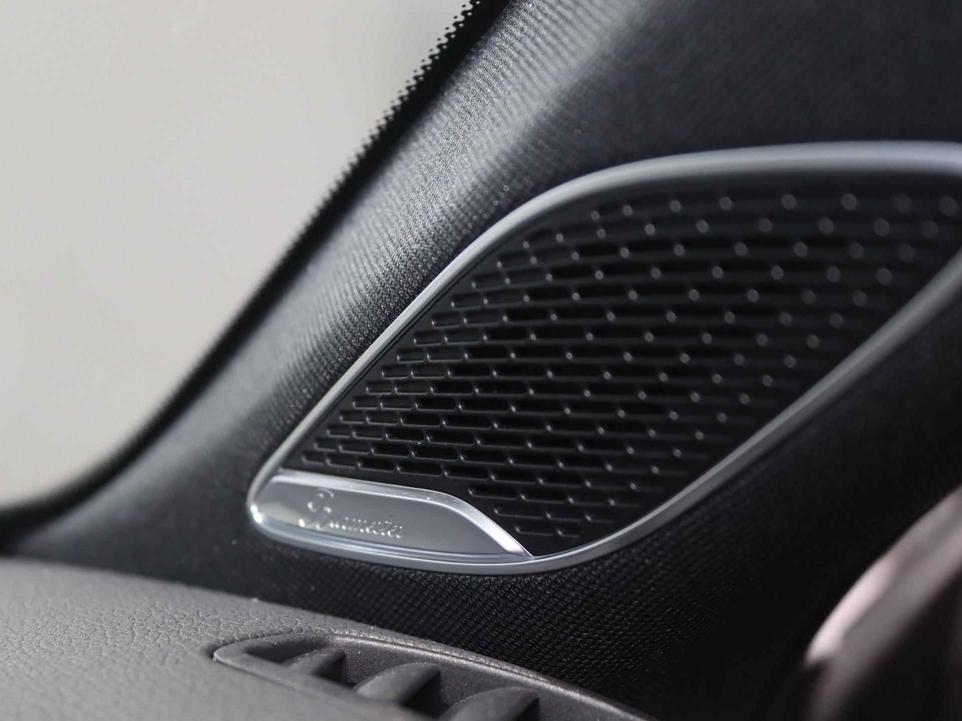 Mercedes-Benz CLA-klasse 180 AMG Line | Facelift | Panoramadak | memorypakket | 19'' | head-up display | MBUX | 360 camera | Sfeerverlichting - 15/25