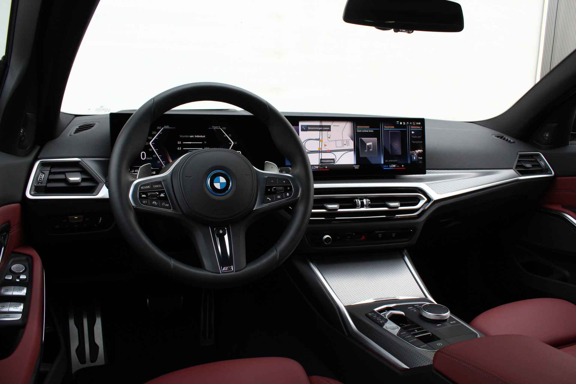 BMW 3 Serie Touring 330e xDrive High Executive M Sport Automaat / Panoramadak / Adaptieve LED  / Parking Assistant Plus / Sportstoelen / Adaptief M Onderstel / Active Cruise Control - 21/31