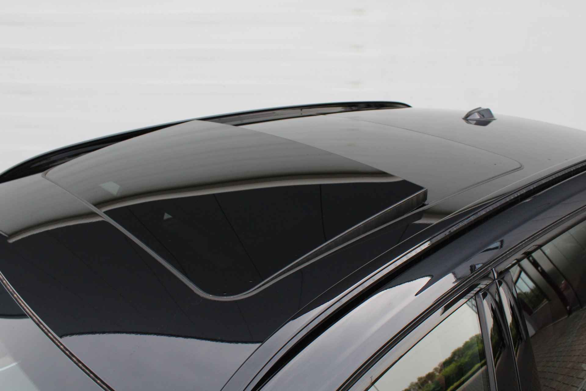 BMW 3 Serie Touring 330e xDrive High Executive M Sport Automaat / Panoramadak / Adaptieve LED  / Parking Assistant Plus / Sportstoelen / Adaptief M Onderstel / Active Cruise Control - 23/31