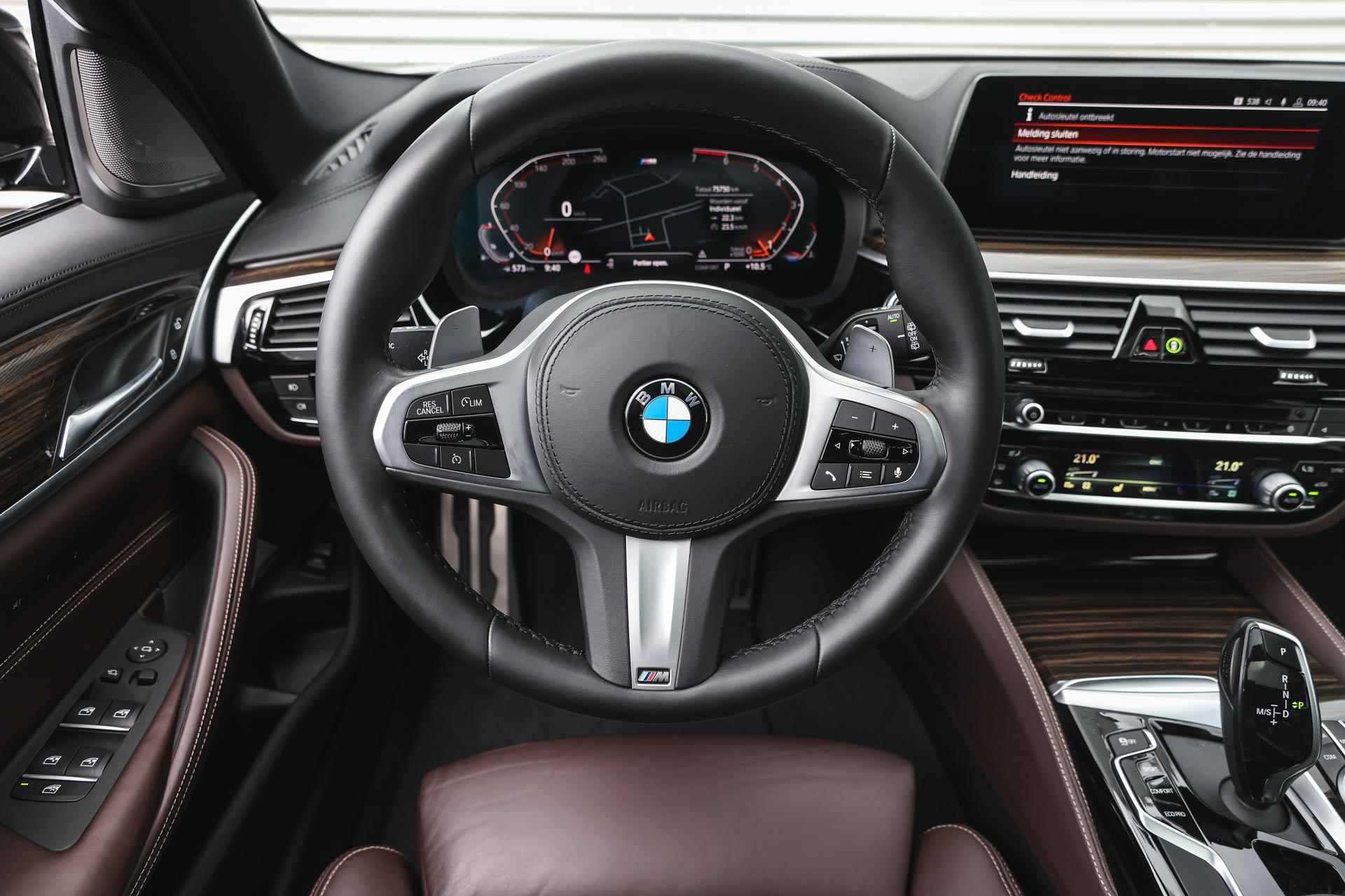 BMW 5 Serie Touring 530i High Executive M Sport Automaat / Panoramadak / 20" / Harman Kardon / Head-Up / Comfort Access / Live Cockpit Professional / Adaptieve LED - 11/41