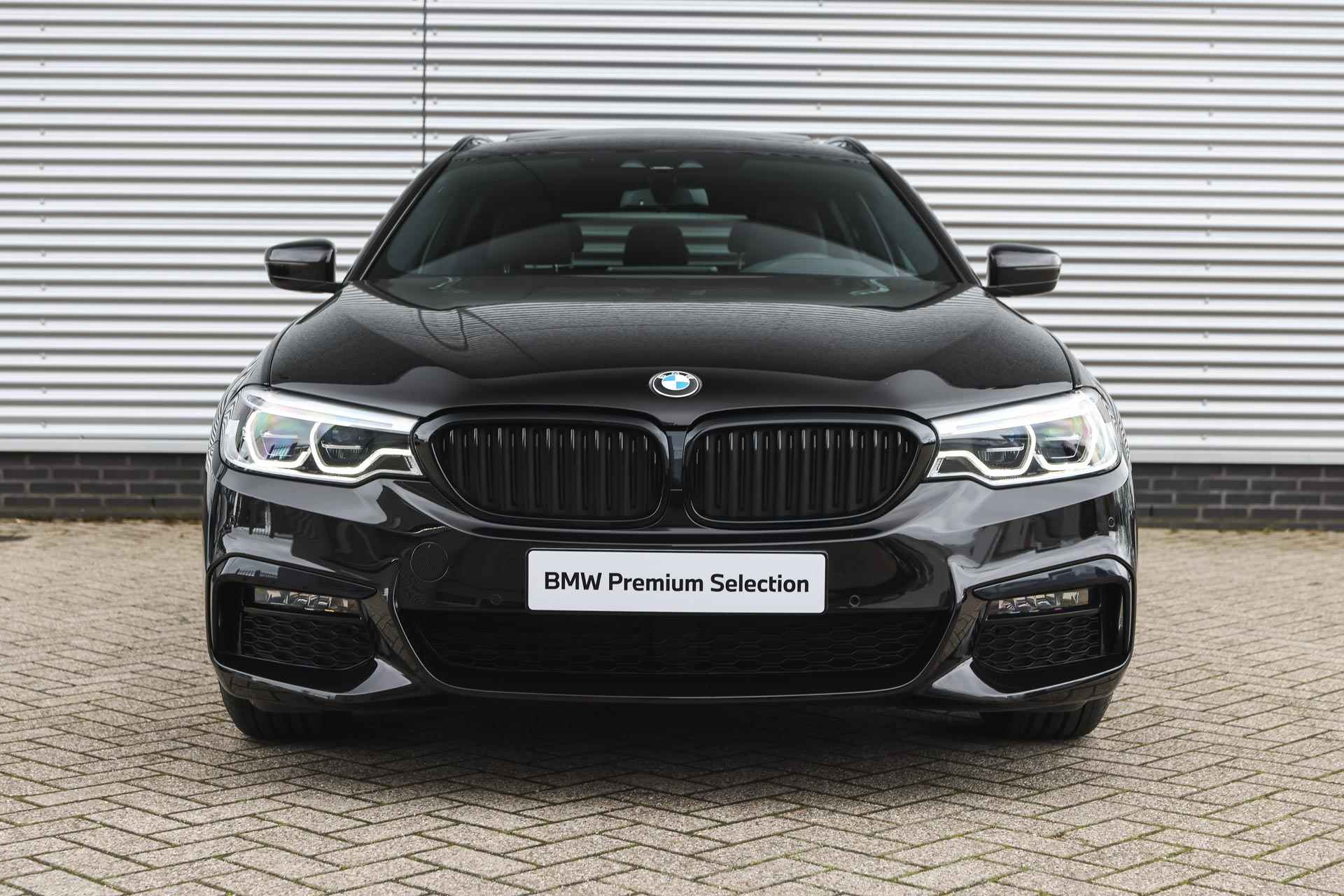 BMW 5 Serie Touring 530i High Executive M Sport Automaat / Panoramadak / 20" / Harman Kardon / Head-Up / Comfort Access / Live Cockpit Professional / Adaptieve LED - 17/41
