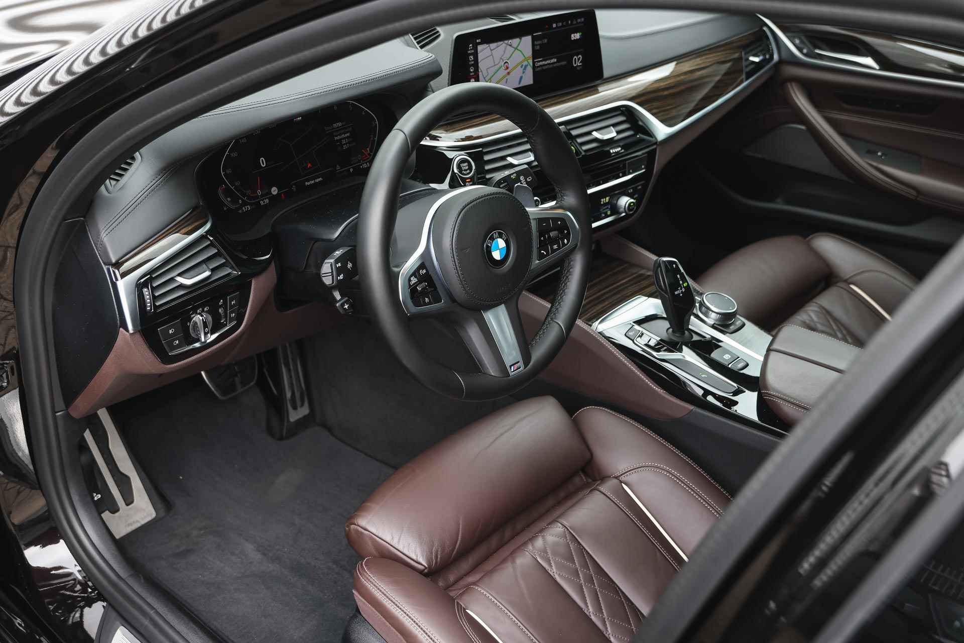 BMW 5 Serie Touring 530i High Executive M Sport Automaat / Panoramadak / 20" / Harman Kardon / Head-Up / Comfort Access / Live Cockpit Professional / Adaptieve LED - 20/41
