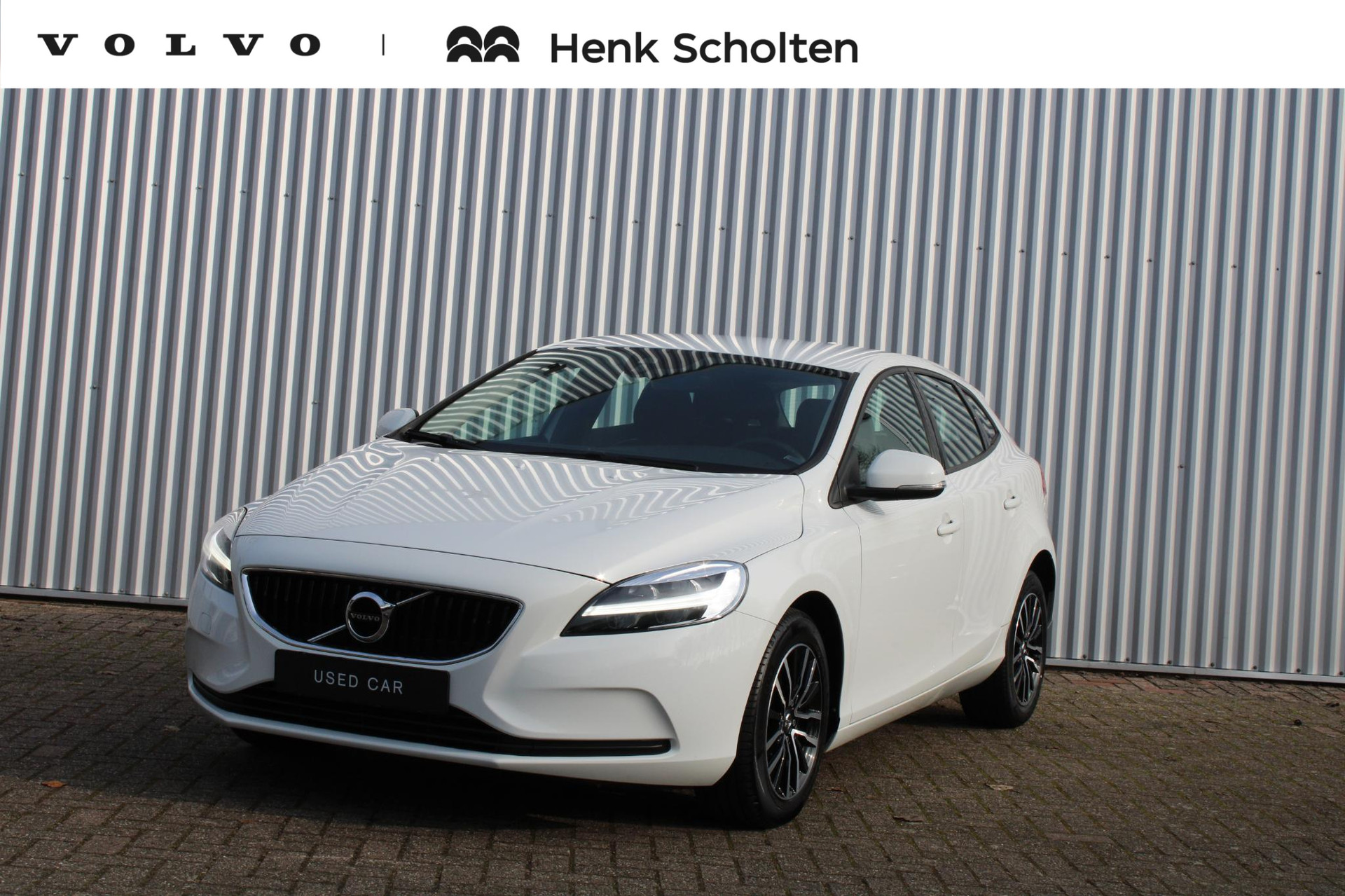 Volvo V40 T2 Automaat Polar+ | Full map Navigatie|Park Assist achter| Electronic Climate Control| Regensensor| Volvo on Call| Verwarmbare voorstoelen.