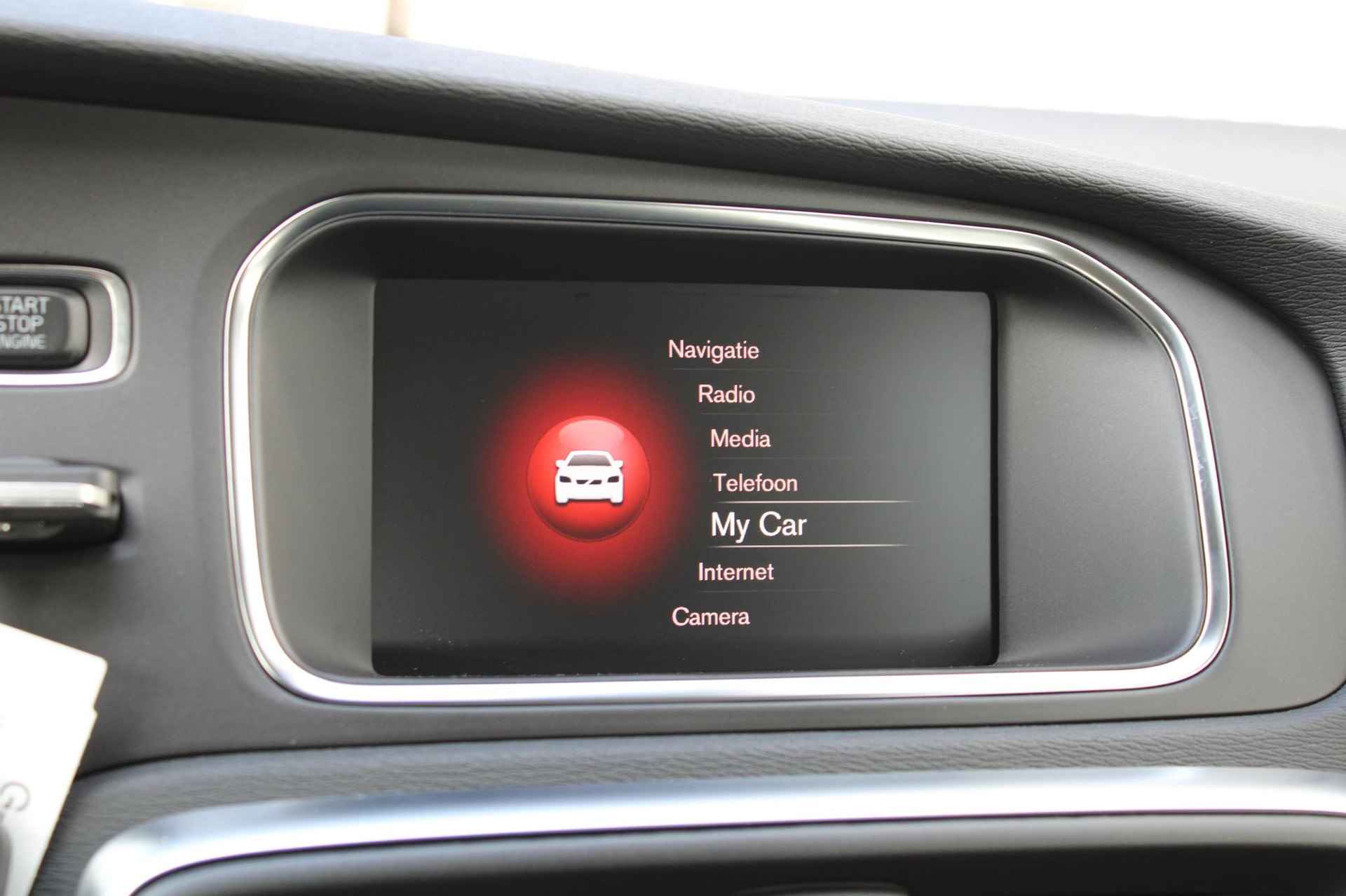 Volvo V40 T2 Automaat Polar+ | Full map Navigatie|Park Assist achter| Electronic Climate Control| Regensensor| Volvo on Call| Verwarmbare voorstoelen. - 13/24