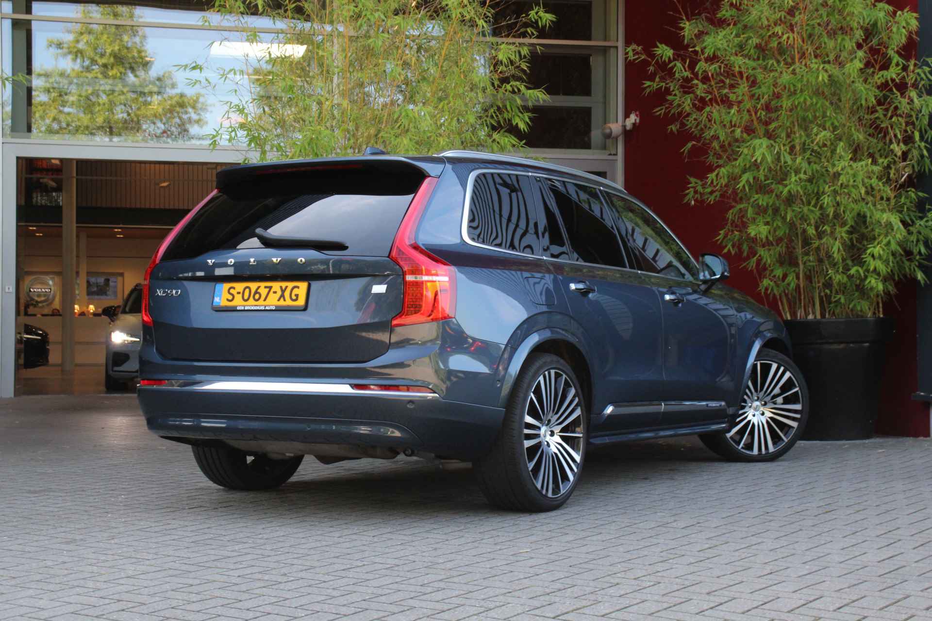 Volvo XC90 T8 Recharge AWD Ultimate Bright | Luchtvering | Trekhaak | 360 Camera | Head-up | Harman/Kardon | 22" Velgen - 3/30