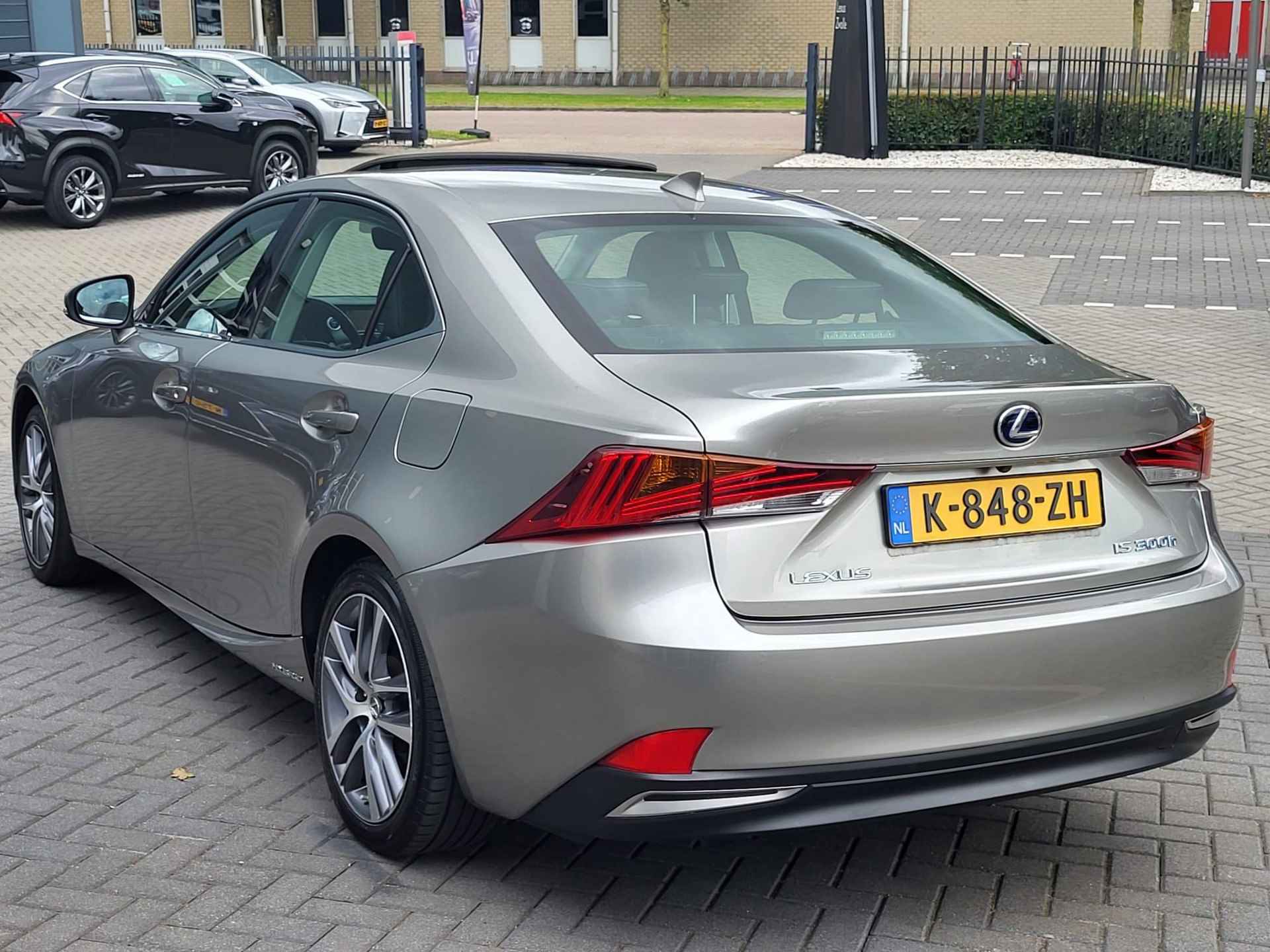 Lexus IS 300h Hybrid Business Line Pro NL-AUTO GROOT-NAVI STOELVERW SCHUIFDAK KEYLESS LED - 5/43