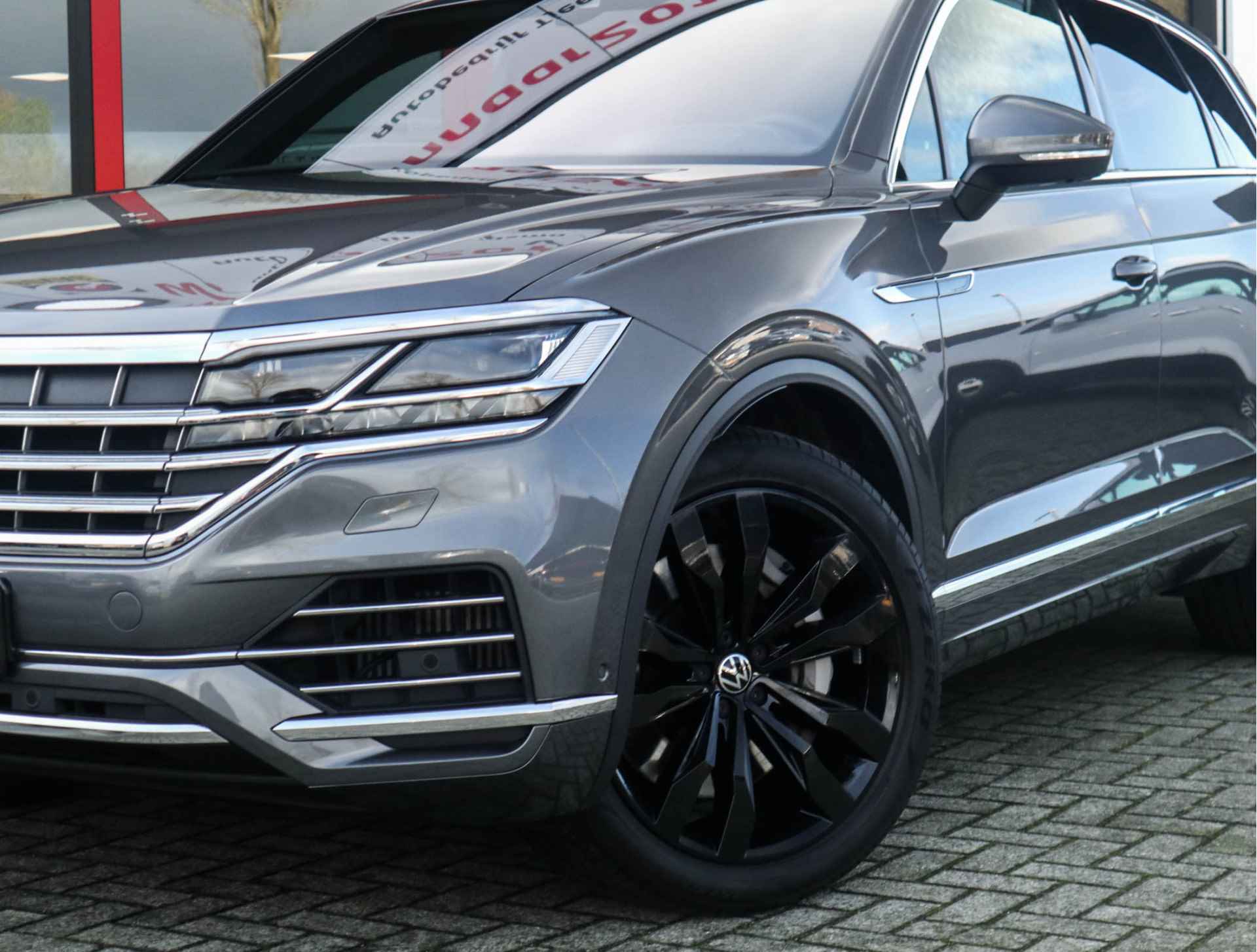 Volkswagen Touareg 3.0 TSi eHybrid 4MOTION Navi/Matrix/Adapt.Cruise/Panodak/Luchtvering/Trekhaak/Stoelkoeling - 5/59