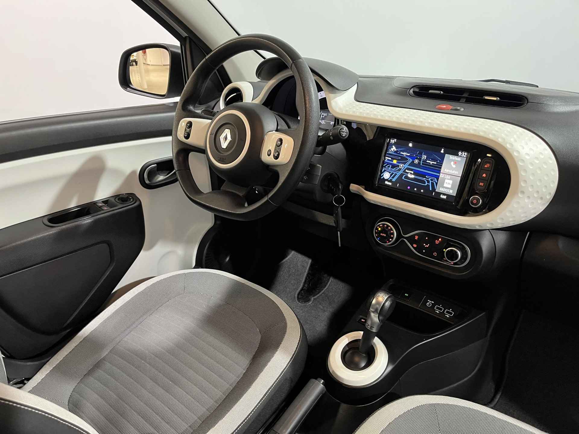 Renault Twingo Z.E. R80 Collection Automaat | Navi | Climate Control | Licht & Regen Sensor | Apple CarPlay/Android Auto | Elektrische Ramen & Spiegels | - 11/31