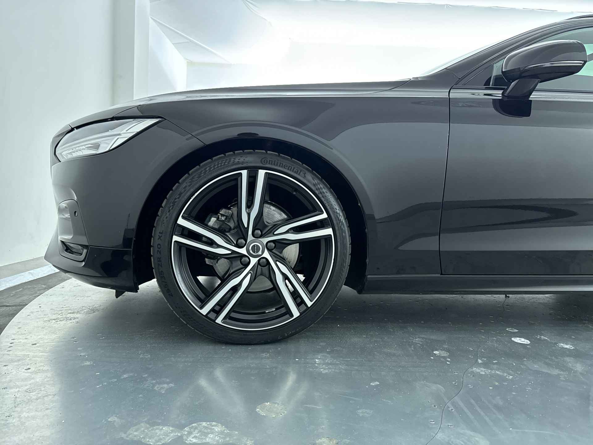 Volvo V90 D4 Aut. R-Design | Panoramadak | Head Up Display | Massage | Harman Kardon | Carbon Sierdelen - 42/46